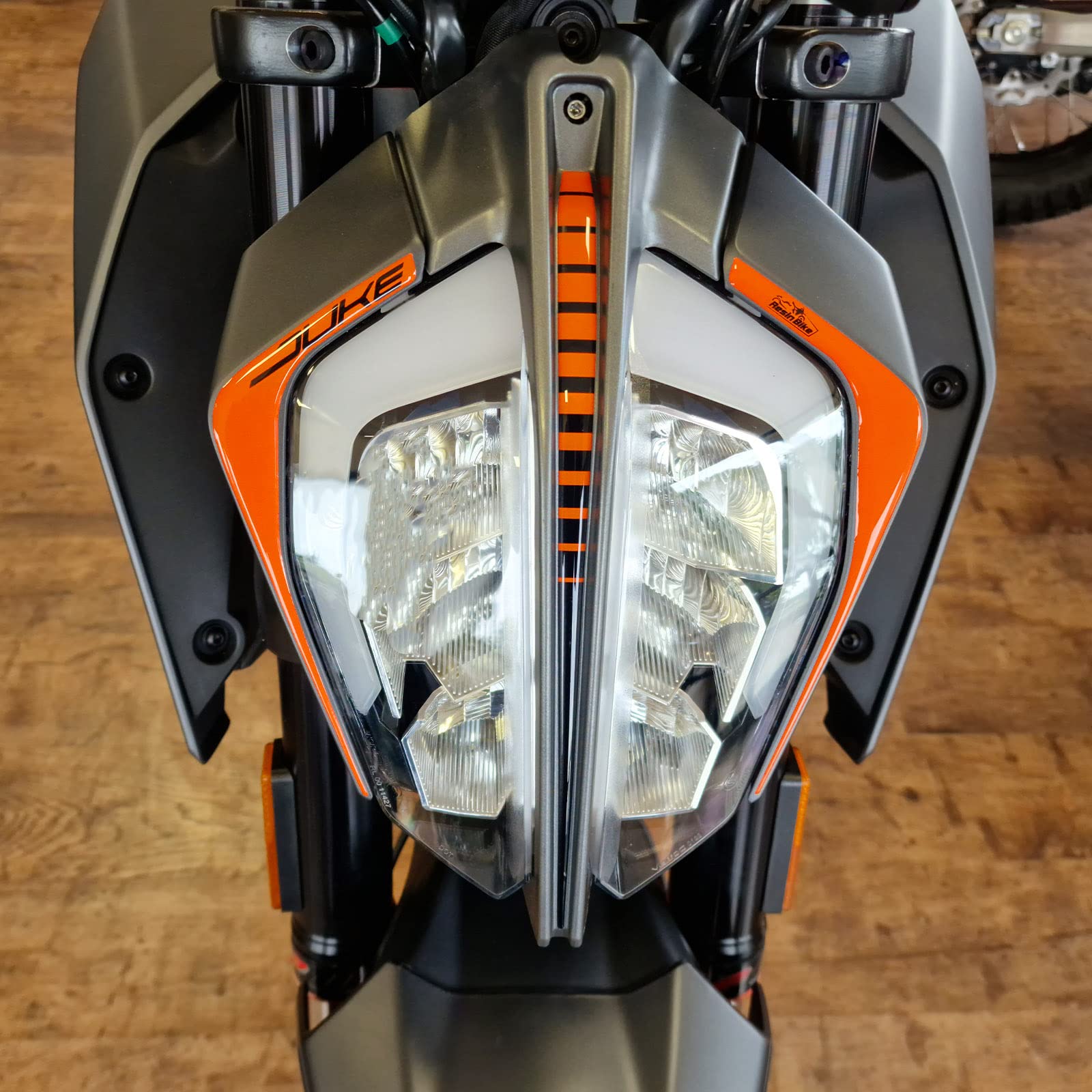 Resin Bike Aufkleber für Motorrad Kompatibel mit KTM Duke 125 200 250 390 2021-2022. Rücklichtschutz vor Stößen und Kratzern. 3D-Harzklebstoff Hergestellt in Italien - Stickers Resin Bike Aufkleber für Motorrad Kompatibel mit KTM Duke 125 200 250 390 2021-2022. Rücklichtschutz vor Stößen und Kratzern. 3D-Harzklebstoff Hergestellt in Italien - Stickers von Resin Bike