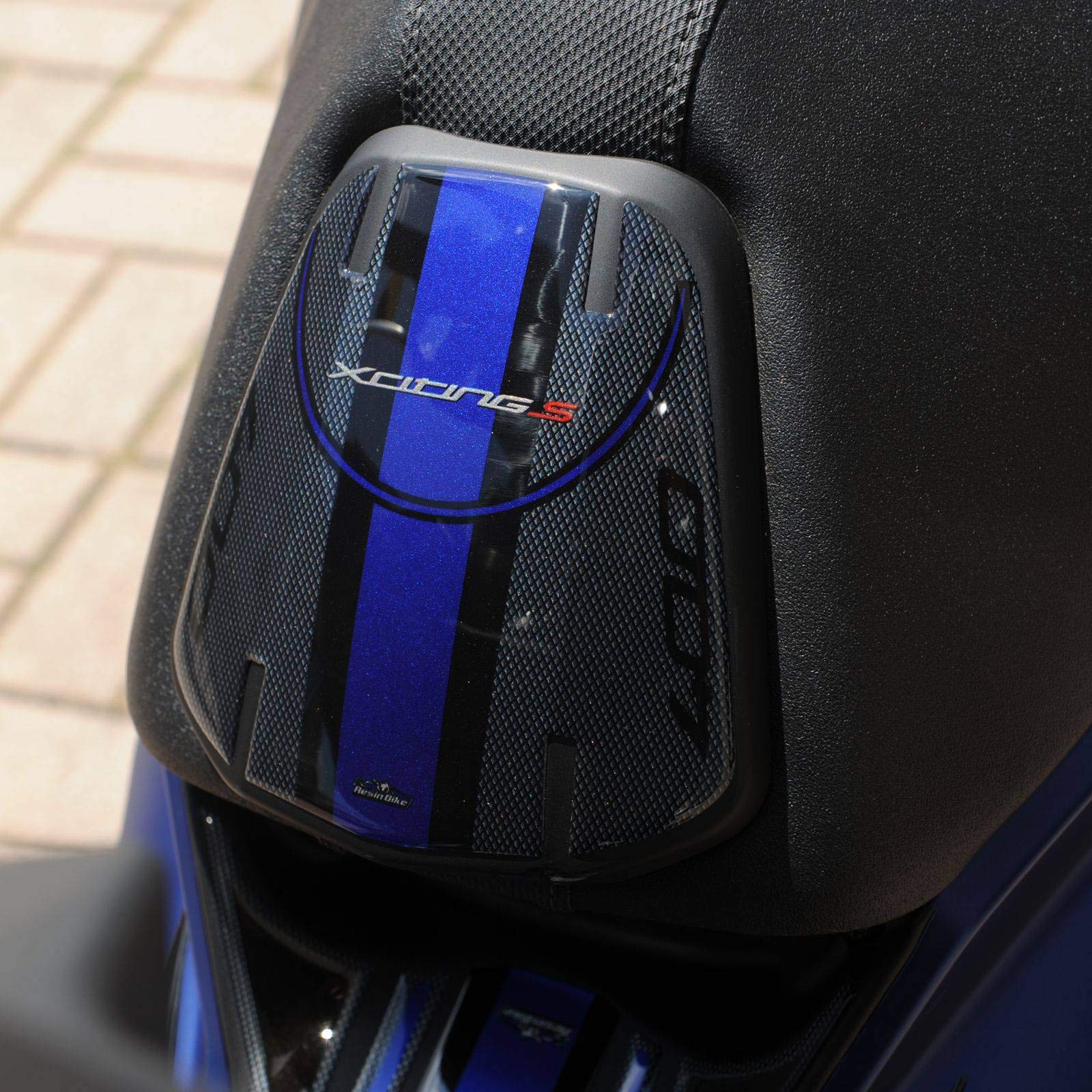 Resin Bike Aufkleber für Motorrad Kompatibel mit Kymco Xciting 400s 2019. Schutz für die Sattelplatte vor Stößen und Kratzern. 3D-Harzklebstoff - Stickers - Made in Italy von Resin Bike