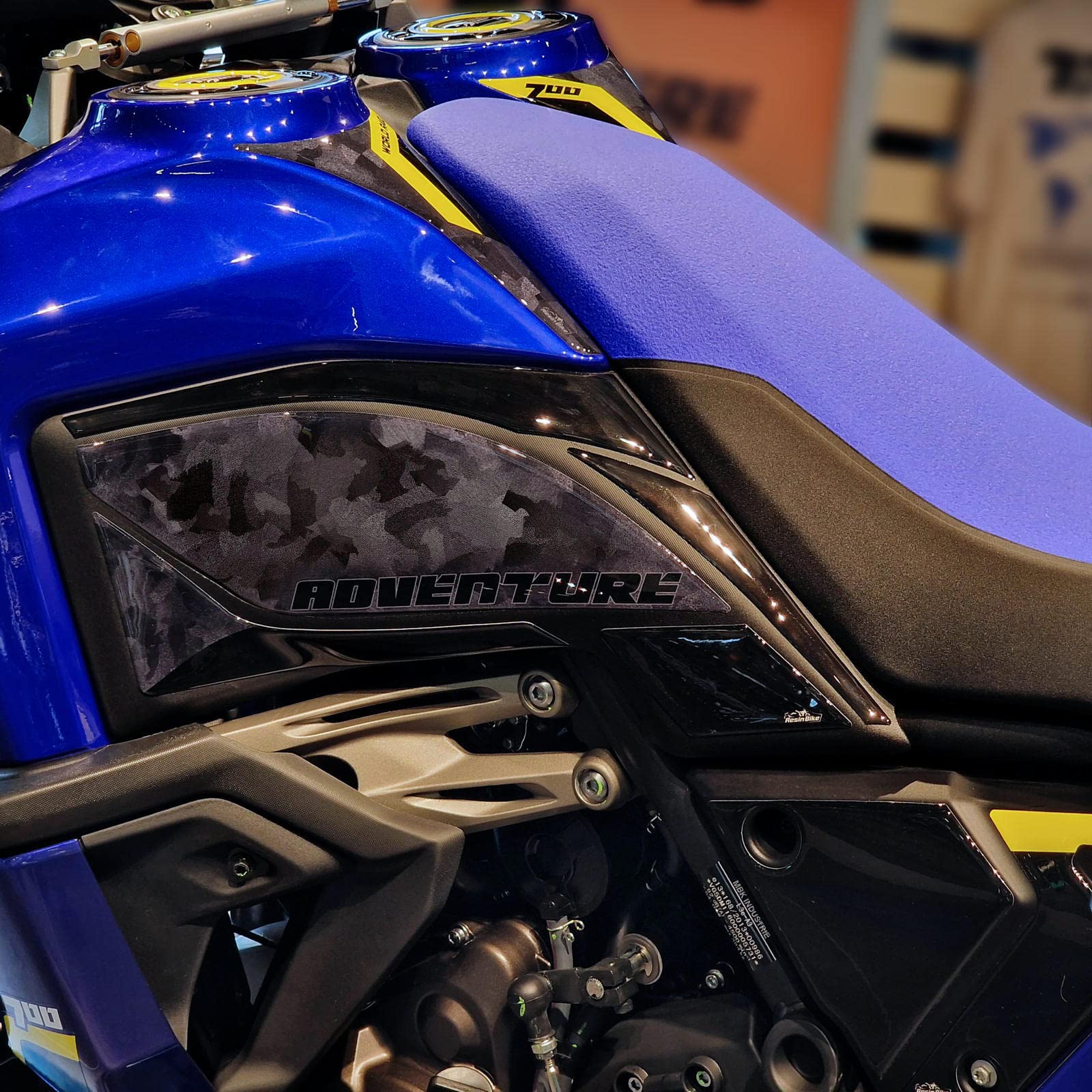 Resin Bike Aufkleber für Motorrad Kompatibel mit Yamaha Tenere 700 World Raid 2023 2022. Seitenschutz für den Tank vor Stößen und Kratzern. Paar 3D-Harzklebstoff - Stickers - Made in Italy von Resin Bike