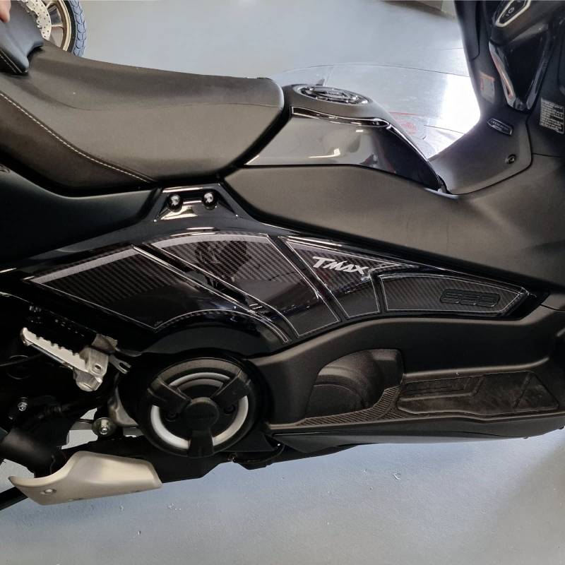Resin Bike Aufkleber für Motorrad Kompatibel mit Yamaha Tmax 560 2022. Seitliche Boomerang-Schutzabdeckungen vor Stößen und Kratzern. 3D-Harzklebstoff - Stickers - Made in Italy von Resin Bike
