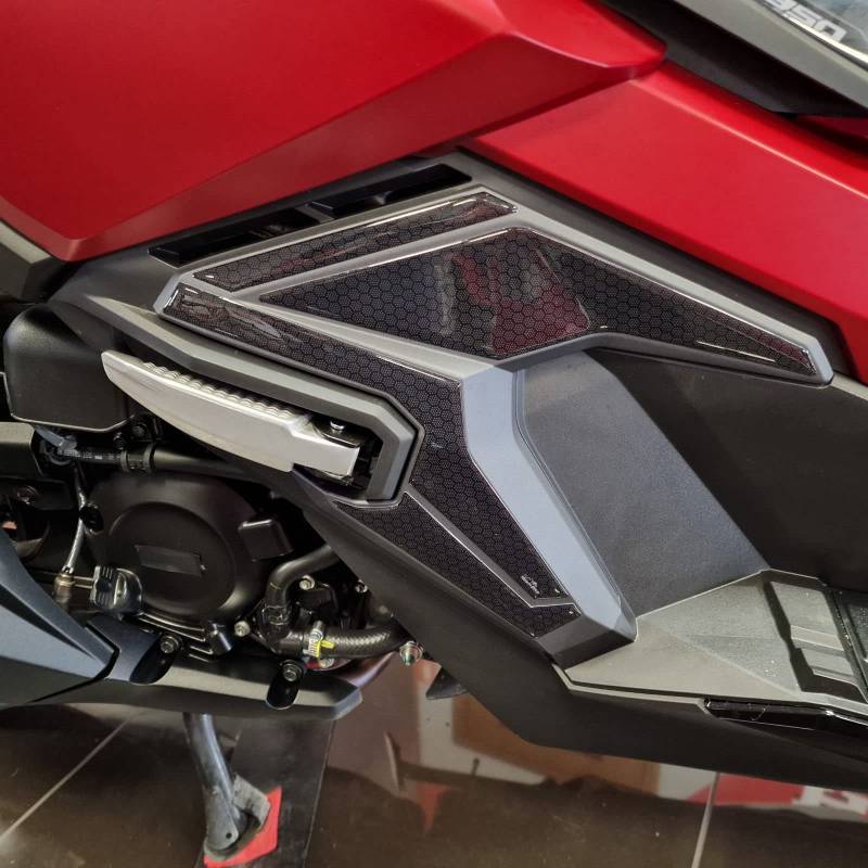 Resin Bike Aufkleber für Motorrad Kompatibel mit Honda ADV 350 2023 2022. Schutz für den Beifahrerfußrastenbereich vor Stößen und Kratzern. 3D-Harzklebstoff - Stickers - Made in Italy von Resin Bike