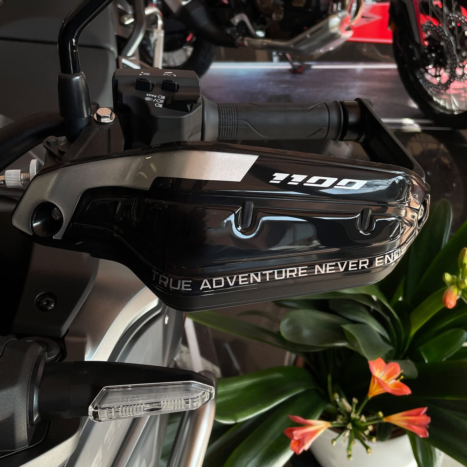 Resin Bike Aufkleber für Motorrad Kompatibel mit Honda Africa Twin CRF 1100 L 2022-2023. Handschutz vor Stößen und Kratzern. 3D-Harzklebstoff - Stickers - Made in Italy von Resin Bike