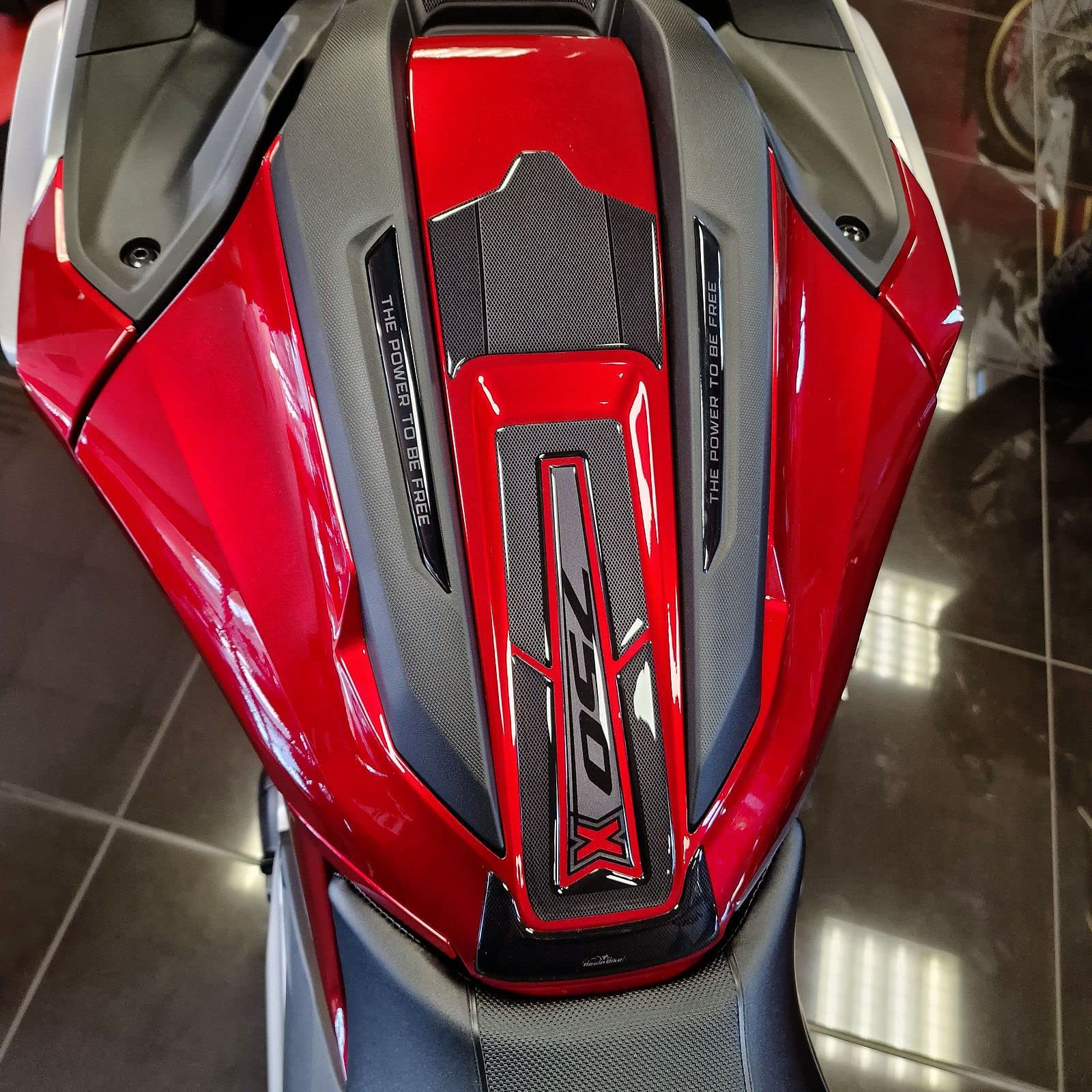 Resin Bike Aufkleber für Motorrad Kompatibel mit Honda NC750X 2021-2023. Tankabdeckung vor Stößen und Kratzern. 3D-Harzklebstoff - Stickers - Made in Italy von Resin Bike