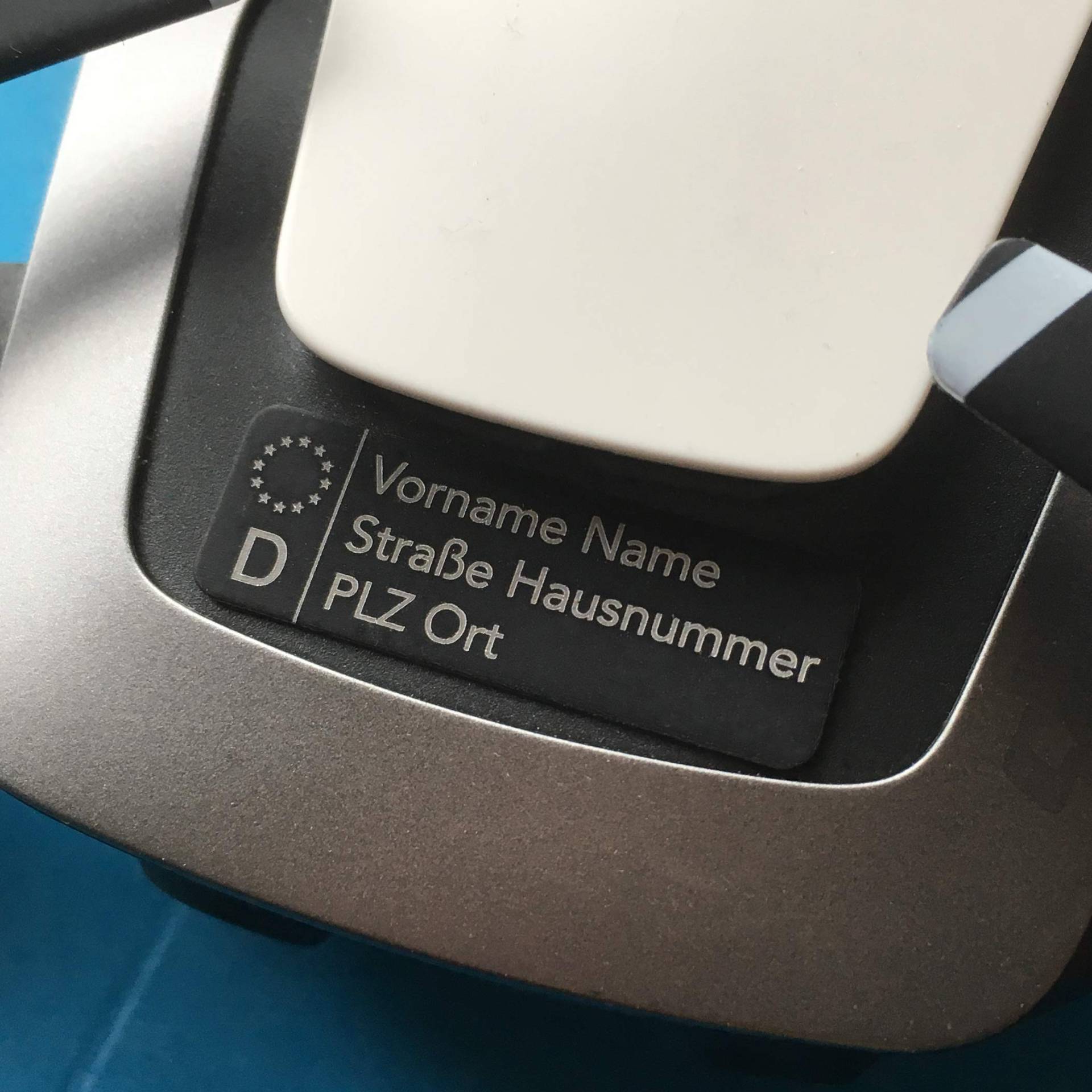 Roboterwerk Fahrzeug-Kennzeichen für Drohnen - Namensschild und/oder mit ab 2021 geforderter e-ID, 30x10mm, Aluminium eloxiert Schwarz Roboterwerk Fahrzeug-Kennzeichen für Drohnen - Namensschild und/oder mit ab 2021 geforderter e-ID, 30x10mm, Aluminium eloxiert Schwarz von Roboterwerk