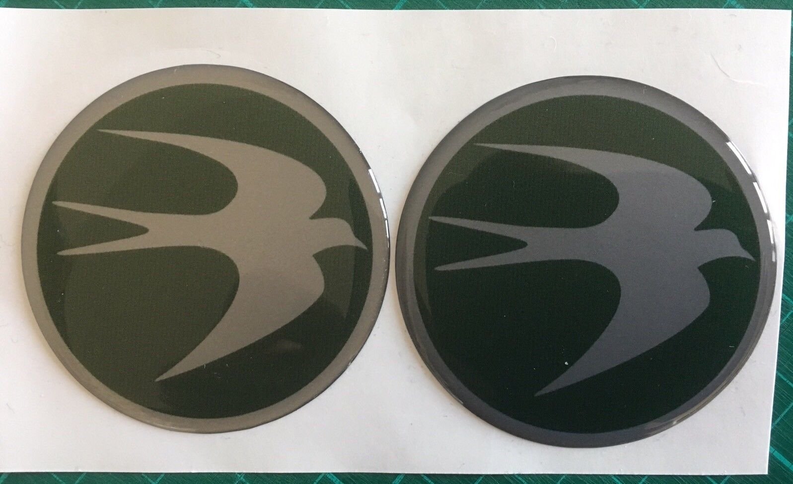 Swift Radnabenkappe für Wohnwagen, Wohnmobil, rundes Vogel-Logo, 60 mm, Grün und Silber, 2 Stück von SCOOBY DESIGNS
