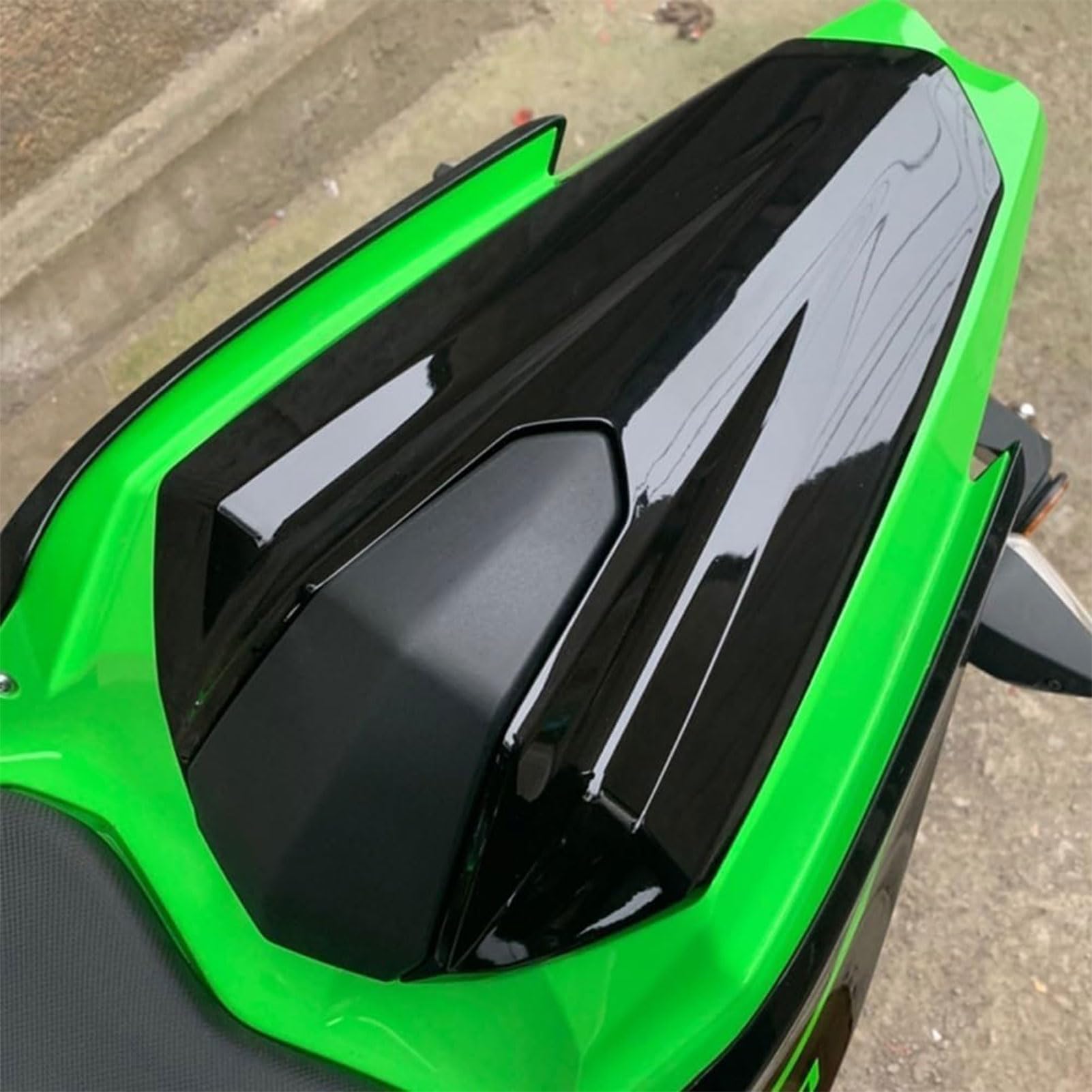 SHINKXMT Motorrad-Rückenlehnenabdeckung für Soziussitz, hintere Rennsitzverkleidung passend für Ninja 400 Z400 Ninja400 Z 400 2017-2025 Zubehör (Glänzend Schwarz) von SHINKXMT