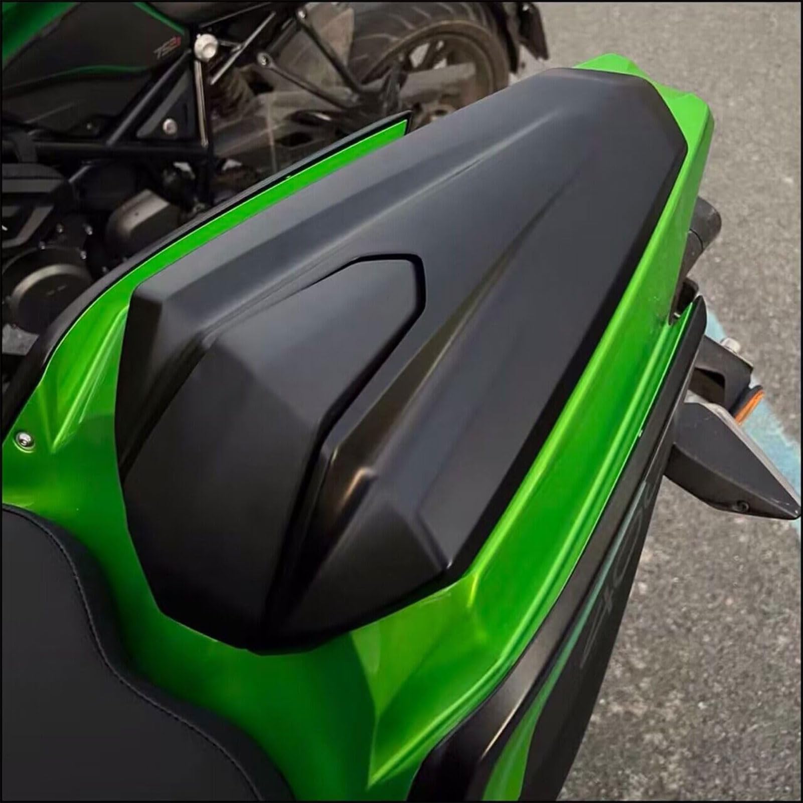 SHINKXMT Motorrad-Rückenlehnenabdeckung für Soziussitz, hintere Rennsitzverkleidung passend für Ninja 400 Z400 Ninja400 Z 400 2017-2025 Zubehör (Mattschwarz) von SHINKXMT