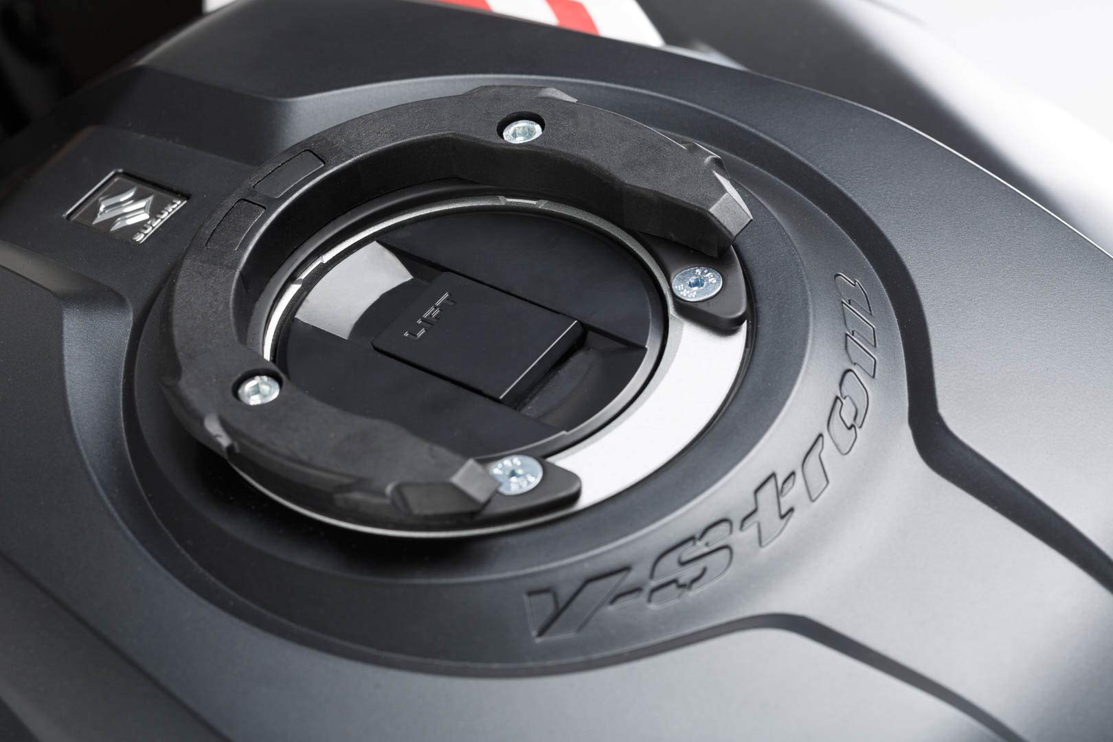 EVO Tankring, schwarz, Suzuki V-Strom 1000 (2014-) von SW-Motech