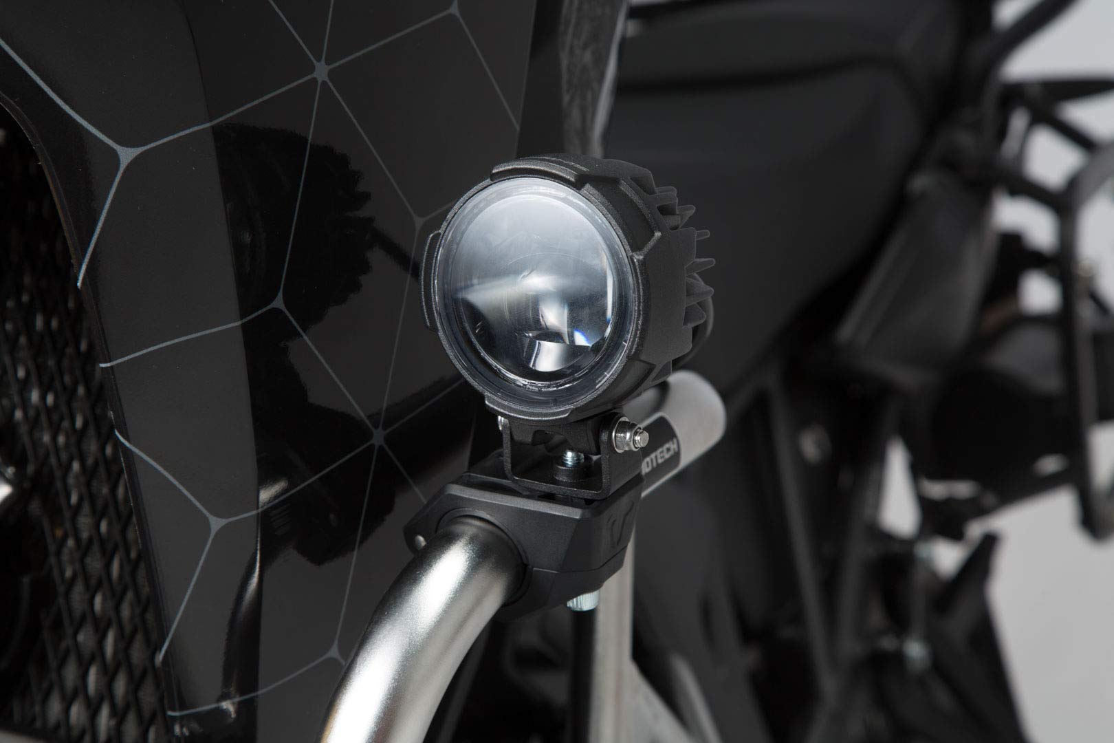 SW-Motech EVO Nebelscheinwerfer-Kit Universal - Schwarz. Mit Sturzbügelklemmen für Scheinwerfer. SW-Motech EVO Nebelscheinwerfer-Kit Universal - Schwarz. Mit Sturzbügelklemmen für Scheinwerfer. von SW-Motech
