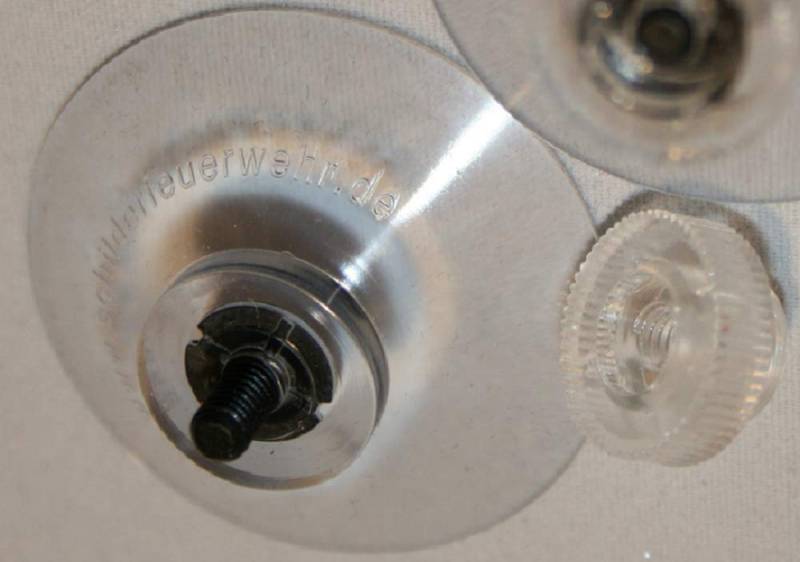 2 Premium Saugnäpfe mit Rändelmutter, 30mm ✓ Temperaturresistent ✓ Befestigung ohne Bohren und Kleben | Transparenter Vakuum-Saugnapf | Große Saughaken für Glas und andere glatte Oberflächen von Schilderfeuerwehr