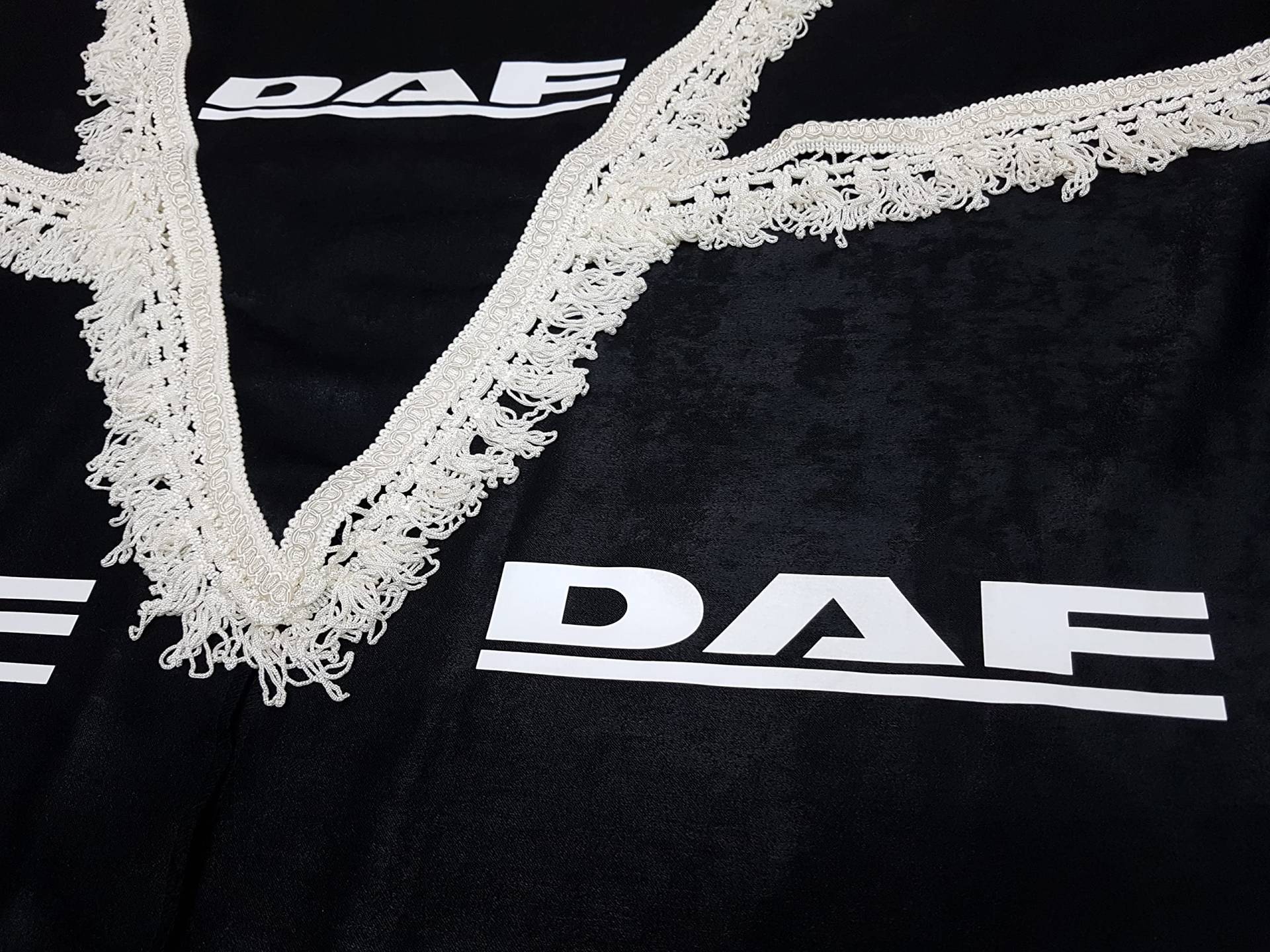 Sertplas Dekorative Vorhänge für LKW mit Fransen mit DAF Logo, Schwarz Sertplas Dekorative Vorhänge für LKW mit Fransen mit DAF Logo, Schwarz von Sertplas