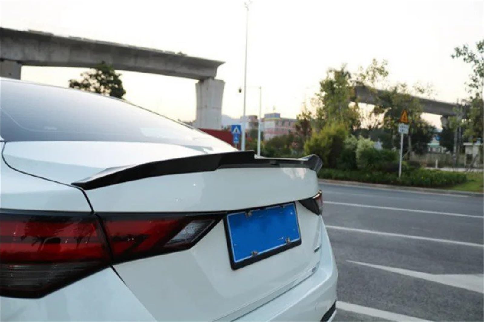Heckspoiler Lippe Für Nissan Für Sentra SYLPHY 2019 2020 ABS Kunststoff Spoiler Primer Farbe Auto Schwanz Flügel Hinten Stamm Spoiler(Fake Carbon Fiber) von Sqnbra
