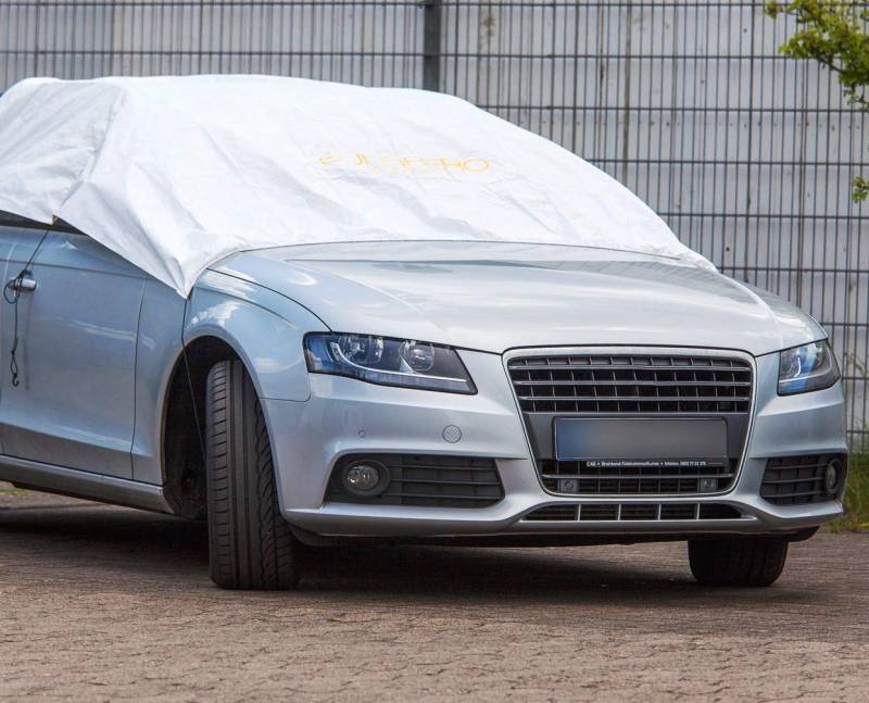 Sunbrero Auto Sonnenschutz, Abdeckung, Halbgarage, Folie, Hund, Hitzeschutz, Haube für's Auto, um das Starke Erhitzen des Innenraumes zu verringern. Größe M (2m lang, 2,25 m breit) von Sunbrero