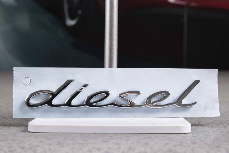 Porsche Cayenne E2/958 Schriftzug Diesel Chrom seitlich/Kotflügel Links von Porsche