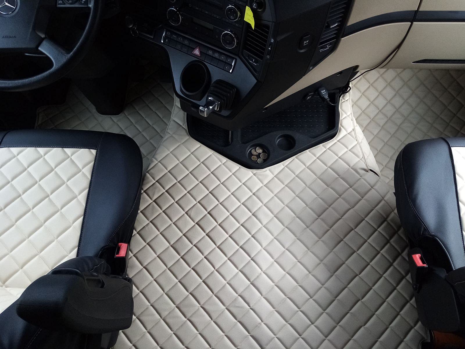 LKW-Fußmatten, passend für Mercedes Actros MP4 ab 2014, Automat unter zwei Ebenen, Linkslenker, Beige, Öko-Leder von TEXMAR