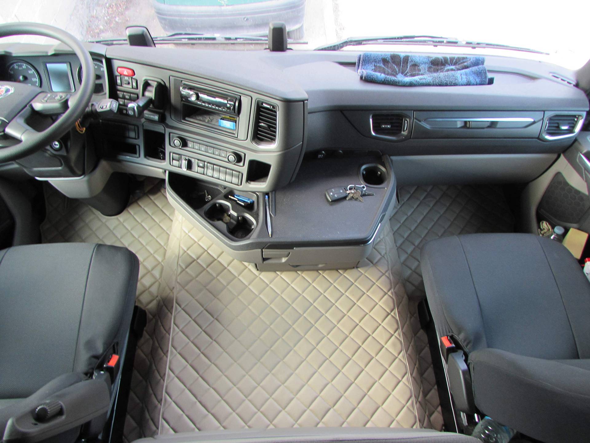 LKW Fußmatten Passend für Scania R 2019+ 1 Pneumatischer Sitz Mit Automatic Getriebe BEIGE von TEXMAR