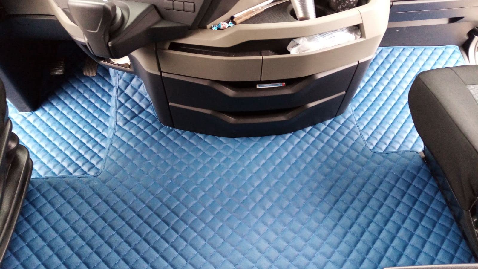 TEXMAR LKW-Fußmatten für Linkslenker, passend MAN TGX 2021 + EURO 7 AUTOMAT, blaues Ökoleder von TEXMAR