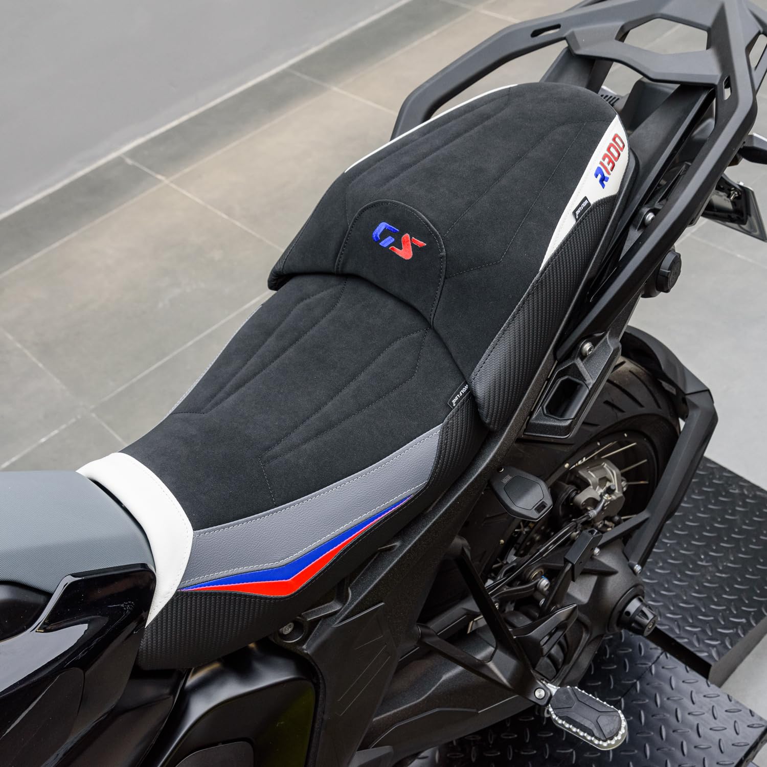 Motorrad Leder Rider Beifahrersitzpolster Set für R1300GS 2024 2025 Touring Sitzbezug, One Set-Col Motorrad Leder Rider Beifahrersitzpolster Set für R1300GS 2024 2025 Touring Sitzbezug, One Set-Col von TaTonCycle