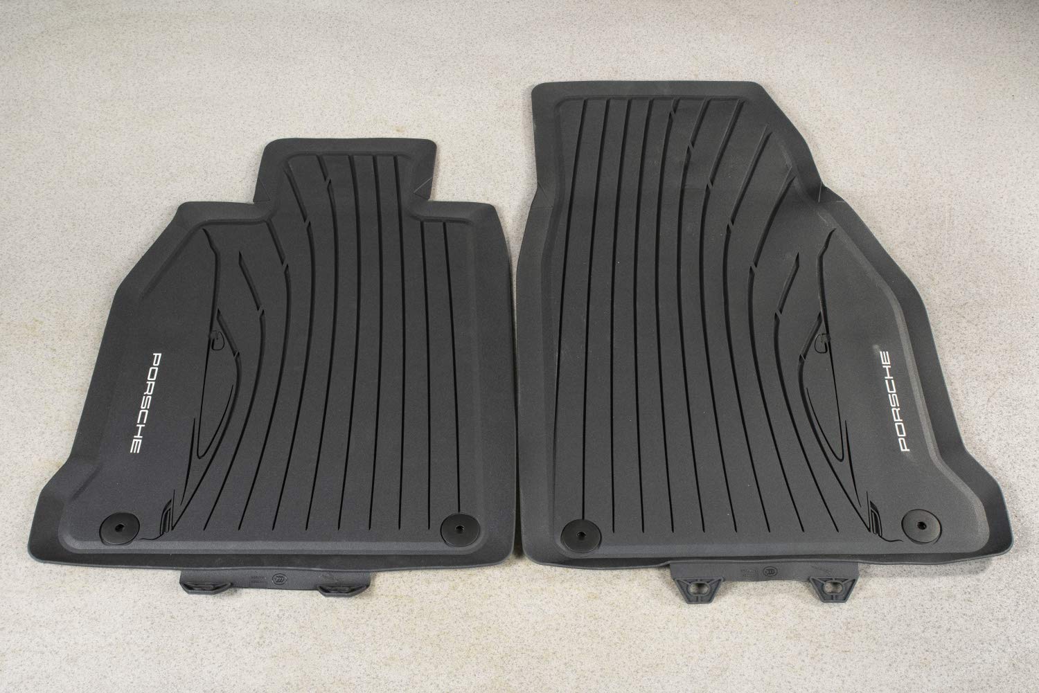 Porsche 911 992 Gummi Fußmatten Satz 2Teile schwarz/Rubber Floor mat Set Porsche 911 992 Gummi Fußmatten Satz 2Teile schwarz/Rubber Floor mat Set von TEILECOM