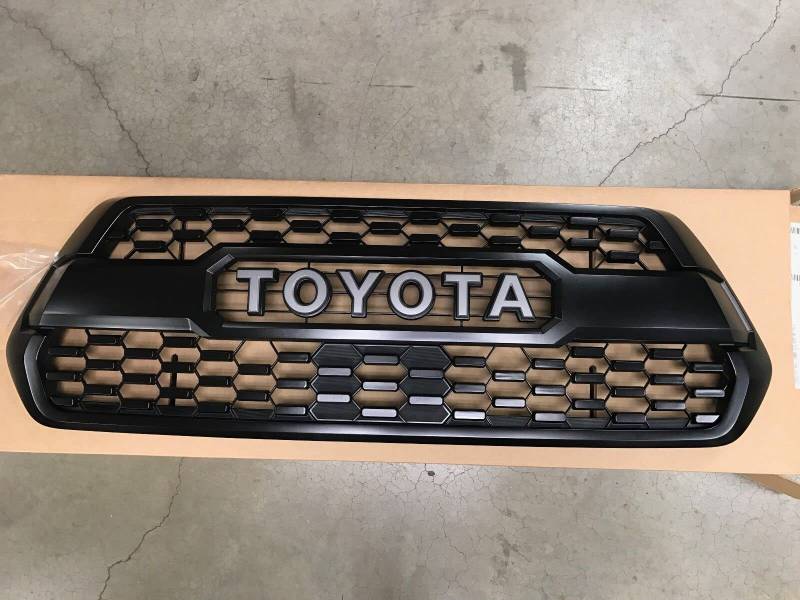 Toyota PT228-35170 TRD Kühlergrill, Silber, Size: Pack of 1 von Toyota