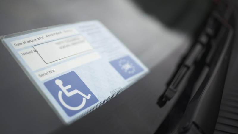 Transparente Ausweistasche für Behindertenausweis, Ausweishalter, Parkplatz, Parkschein, Ausweis, wasserdichter Pass aus PVC (12,7 x 16,5 cm) von Tûche