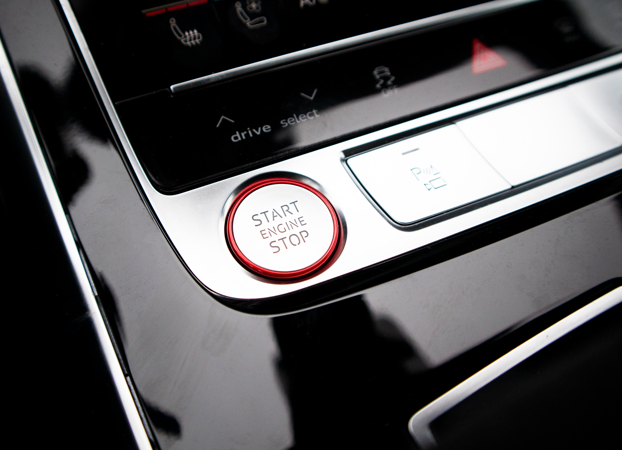 Originaler Audi Motorstartknopf Motor Start Knopf ROT für Audi A4 8W / A5 F5 / Q5 FY Originaler Audi Motorstartknopf Motor Start Knopf ROT für Audi A4 8W / A5 F5 / Q5 FY von KUFATEC GmbH & Co. KG