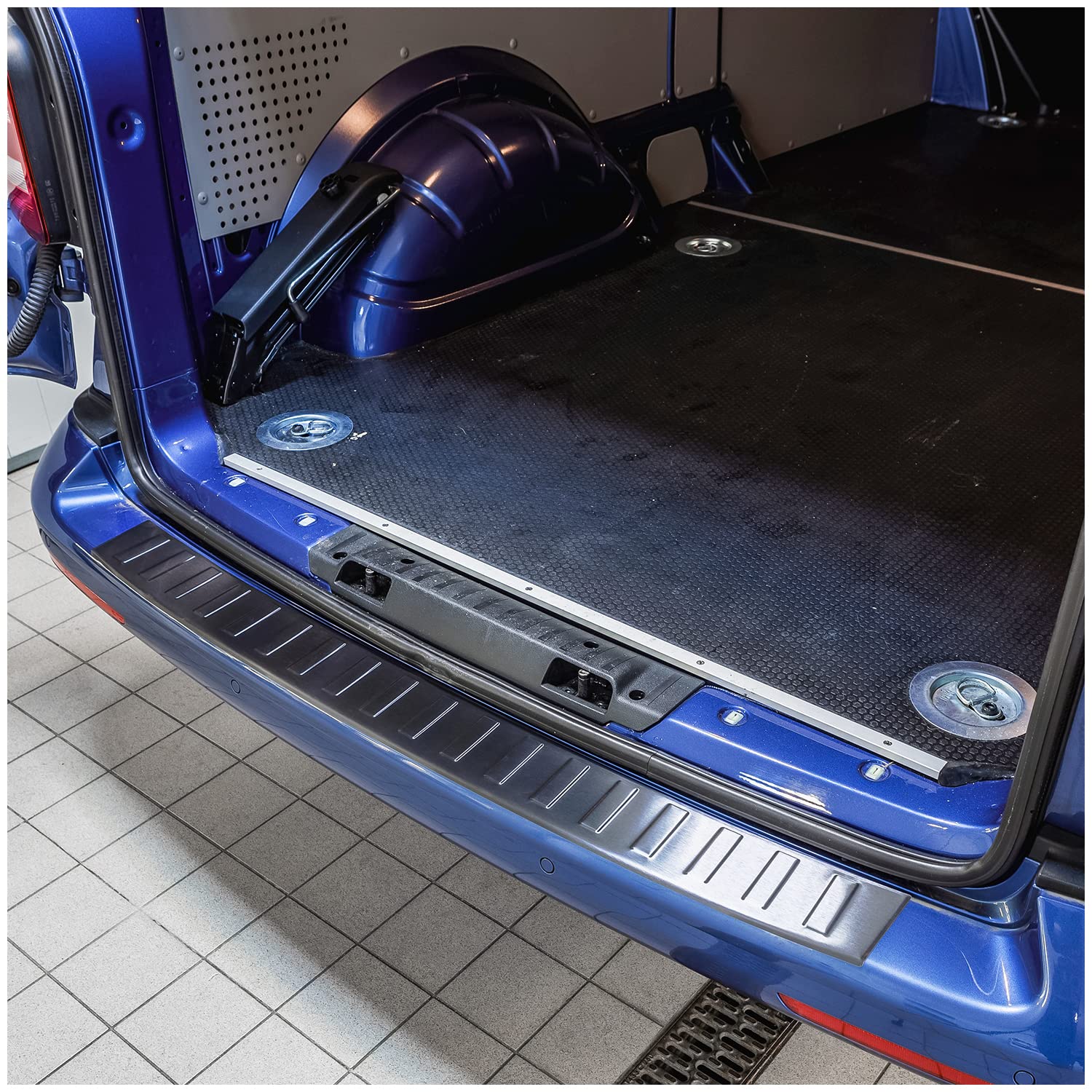 tuning-art L266 Edelstahl Ladekantenschutz Anthrazit passend für VW T6 T6.1 Multivan Cali 2015-07/2024 tuning-art L266 Edelstahl Ladekantenschutz Anthrazit passend für VW T6 T6.1 Multivan Cali 2015-07/2024 von tuning-art