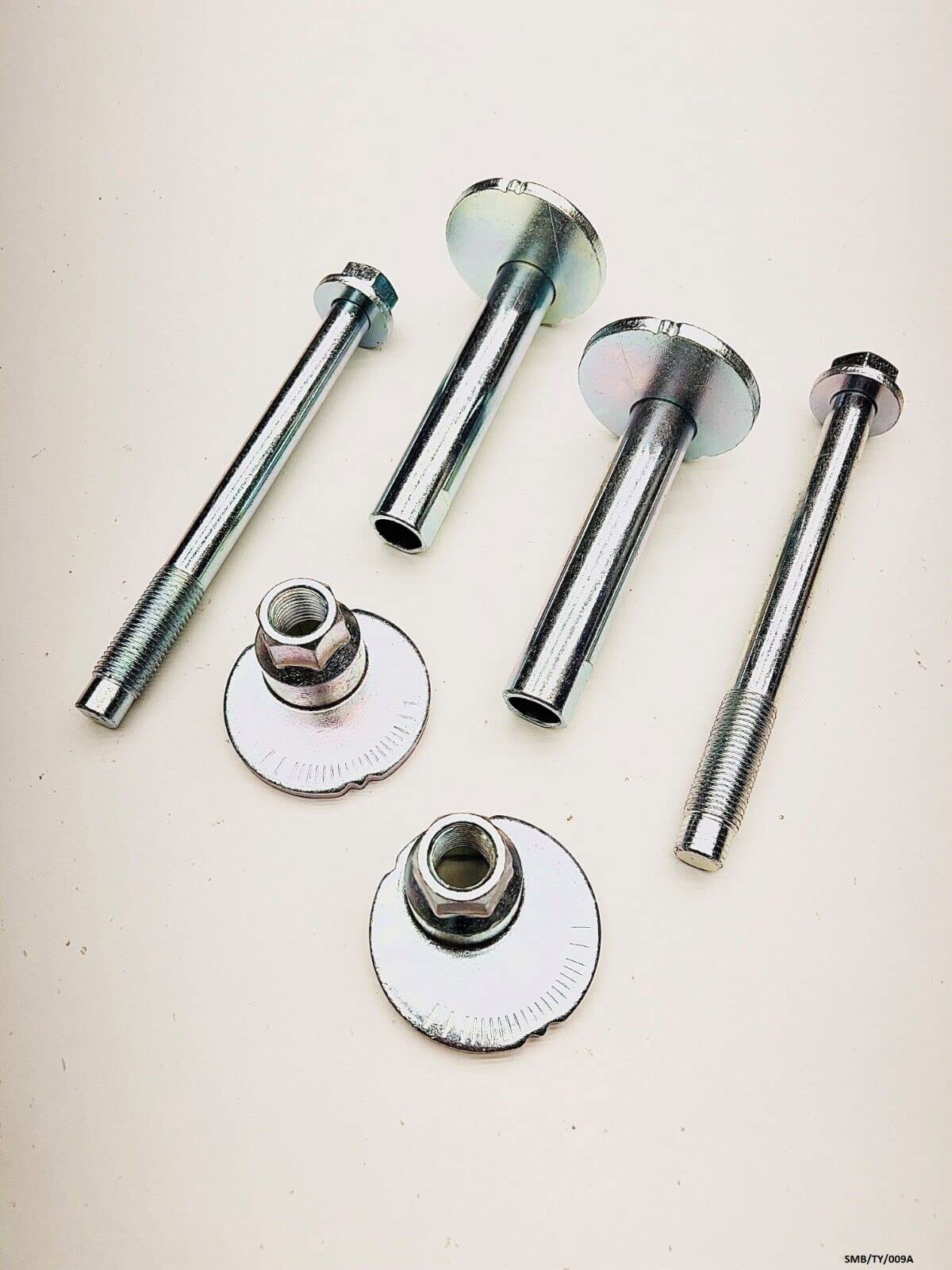 Steuerarm-Nockenschrauben-Set, vorne unten, kompatibel mit Toyota Land Cruiser 02–10 SMB/TY/009A Steuerarm-Nockenschrauben-Set, vorne unten, kompatibel mit Toyota Land Cruiser 02–10 SMB/TY/009A von VIDARR