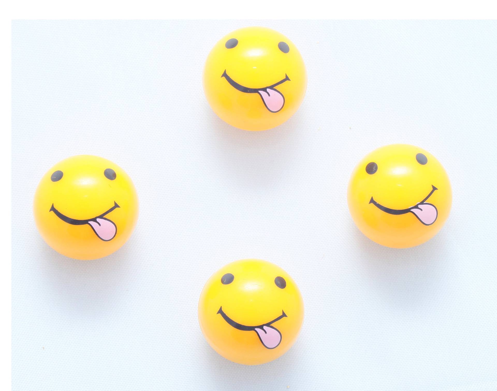 4X Ventilkappen Ball Kugel Lächelndes Gesicht streckt Zunge Raus Smile Smiling Tongue Face Gelb Yellow Ventilkappe Vsmzu von Ventilkappenkönig