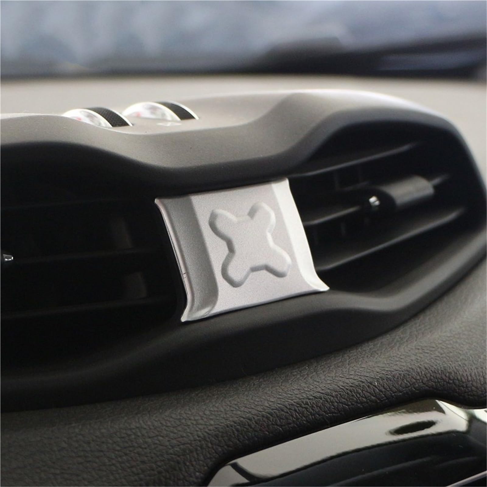 Vexilon Aufkleber for die Abdeckung der Lüftungsblende in der Mittelkonsole aus Aluminium, for Jeep Renegade 2014–2021, Dekoration for die Klimaanlage Lüftungsgitter fürs Auto Vexilon Aufkleber for die Abdeckung der Lüftungsblende in der Mittelkonsole aus Aluminium, for Jeep Renegade 2014–2021, Dekoration for die Klimaanlage Lüftungsgitter fürs Auto von Vexilon