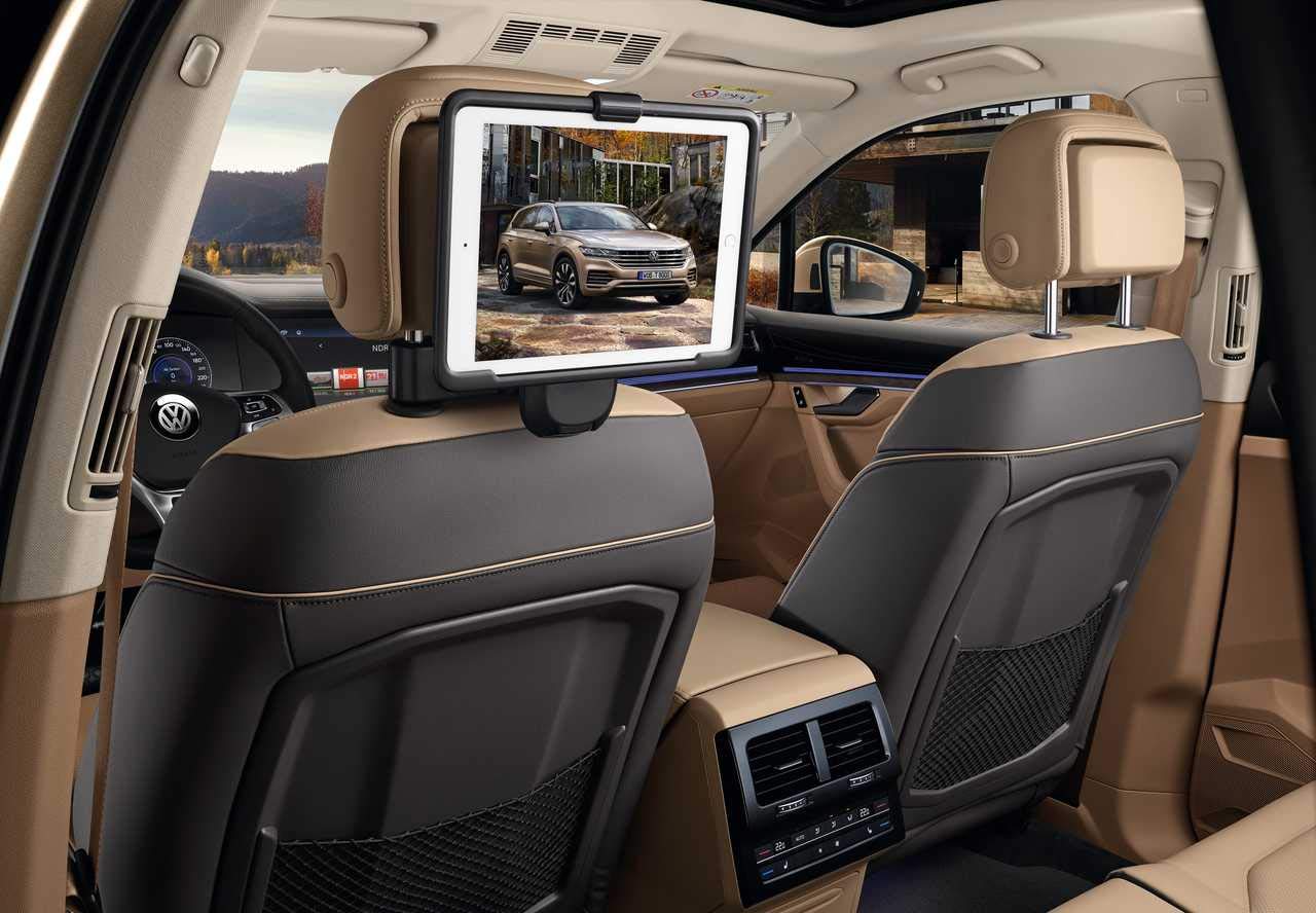 Volkswagen 000061125E Halter Reise- und Komfort-System für iPad Air 1/2 black von Volkswagen