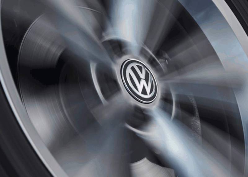 Volkswagen 000071213C Nabenkappe für LM-Felge, dynamisch, mit stehendem Logo im Fahrbetrieb von Volkswagen