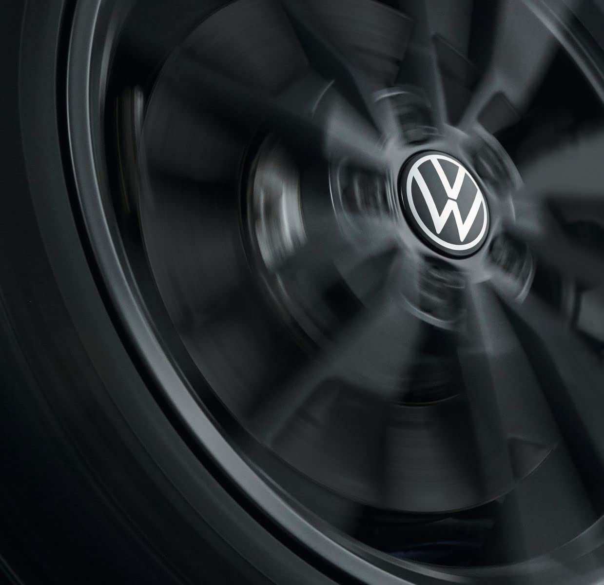 Volkswagen 000071213D Nabenkappe für LM-Felge, dynamisch, mit stehendem Logo im Fahrbetrieb von Volkswagen
