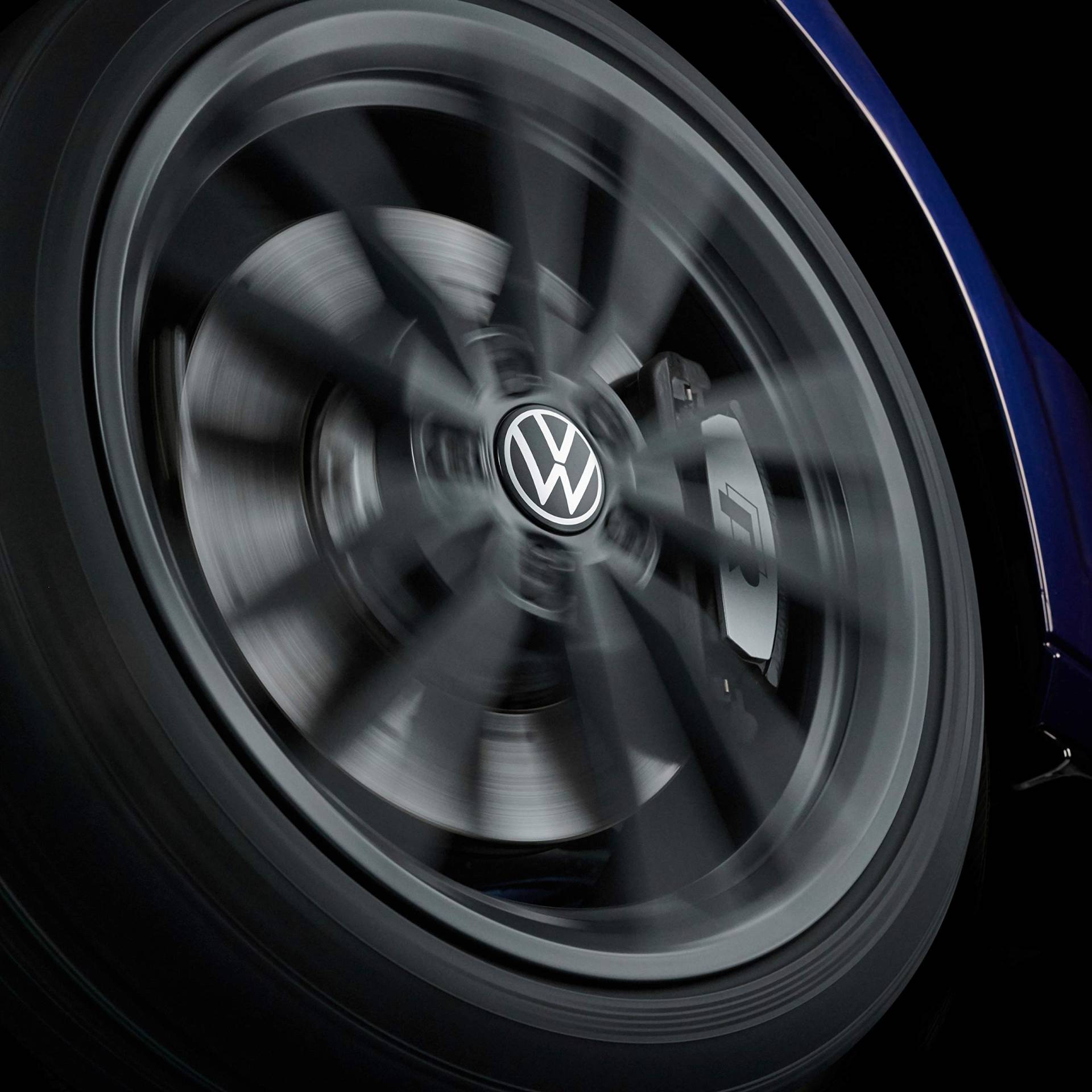Volkswagen 000071213D Nabenkappe für LM-Felge, dynamisch, mit stehendem Logo im Fahrbetrieb Volkswagen 000071213D Nabenkappe für LM-Felge, dynamisch, mit stehendem Logo im Fahrbetrieb von Volkswagen