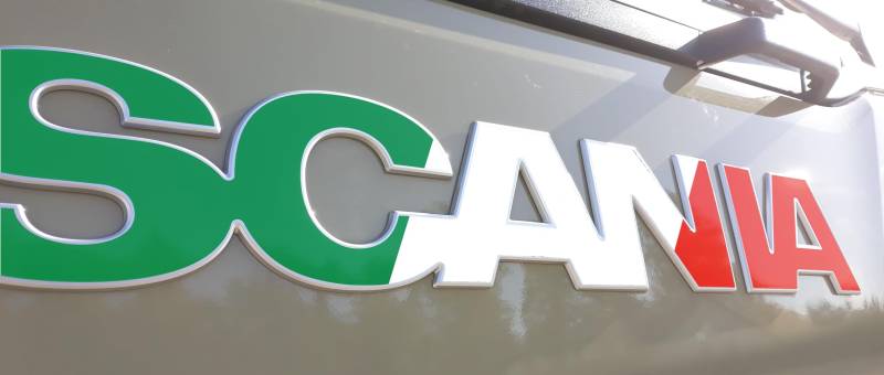 W.B.A. Aufkleber passend für Scania Emblem der Serie S und R ab Bj. 2017-2021 Motivauswahl Länderfarben (Italien 7) von W.B.A.