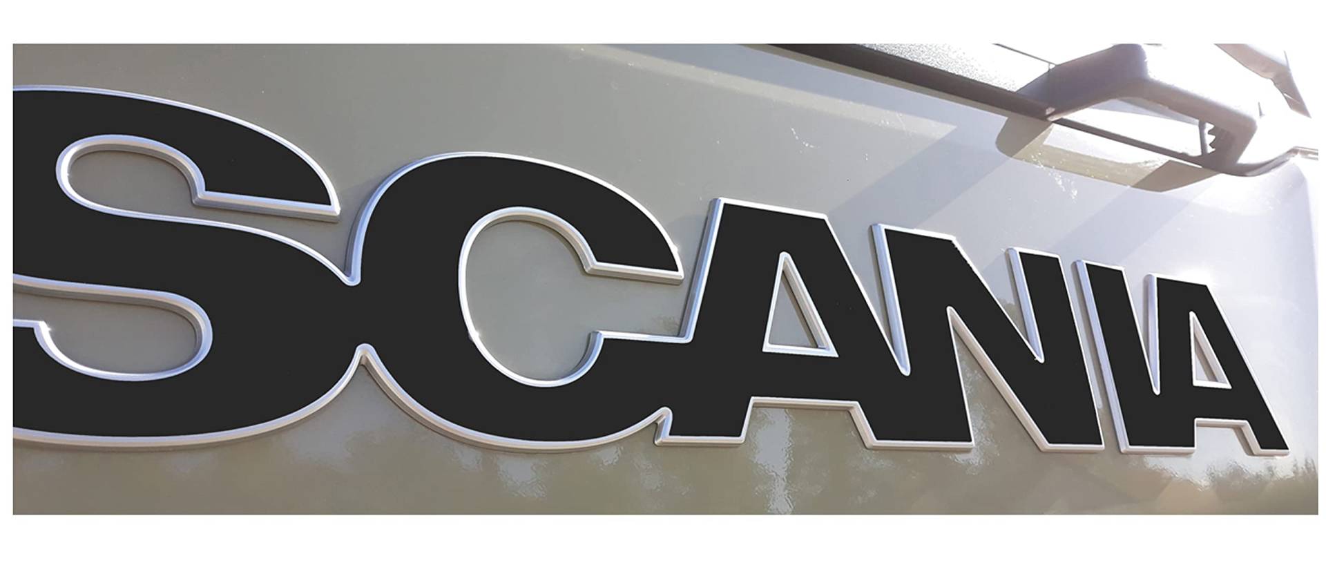 W.B.A. Aufkleber passend für Scania Emblem der Serie S und R ab Bj. 2017 schwarz matt W.B.A. Aufkleber passend für Scania Emblem der Serie S und R ab Bj. 2017 schwarz matt von W.B.A.