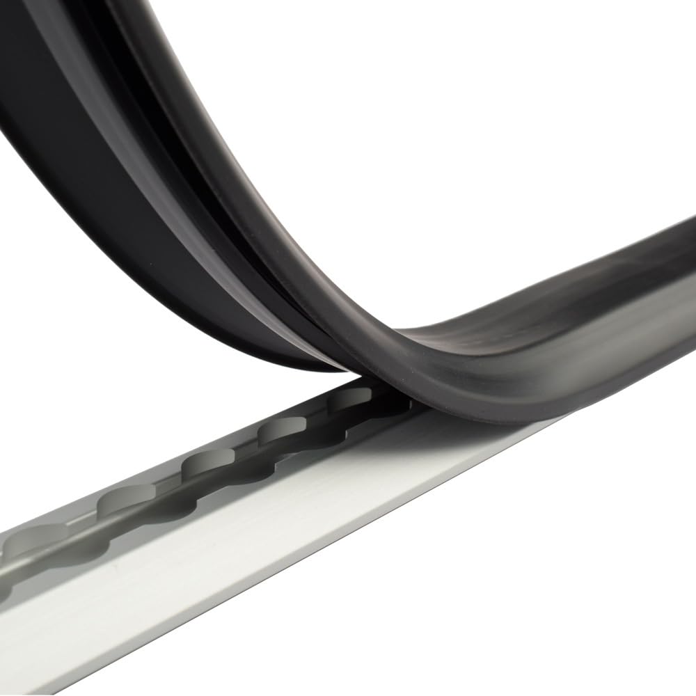 Abdeckprofil für Airlineschienen 100cm, Schutz für Airlineschiene eckigm Flexibler Kunststoff in Schwarz, Schützt vor Verschmutzung und Beschädigung, Einfache Montage und Fester Halt Abdeckprofil für Airlineschienen 100cm, Schutz für Airlineschiene eckigm Flexibler Kunststoff in Schwarz, Schützt vor Verschmutzung und Beschädigung, Einfache Montage und Fester Halt von WE ARE RACING. RACEFOXX.COM