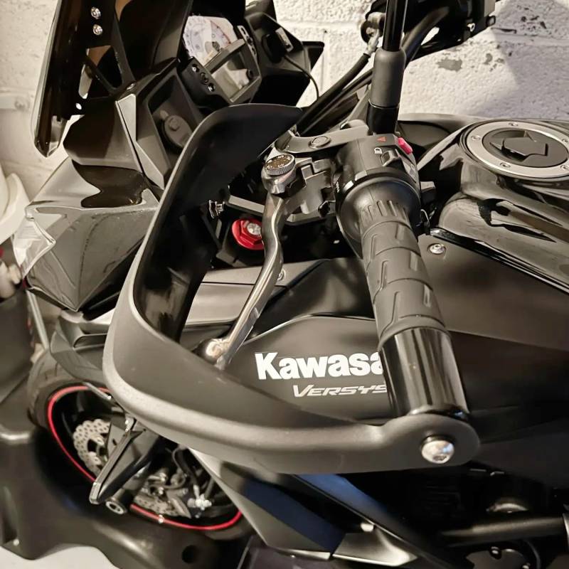 XX ecommerce Motorrad Griff Bar Hand bewachen Handschutz Schutz Bremse Kupplung Schutz Windschild Kompatibel mit K-awasaki Z900 Versys 650 G310R Versys650 1000 Z 900 Zubehör von XX eCommerce