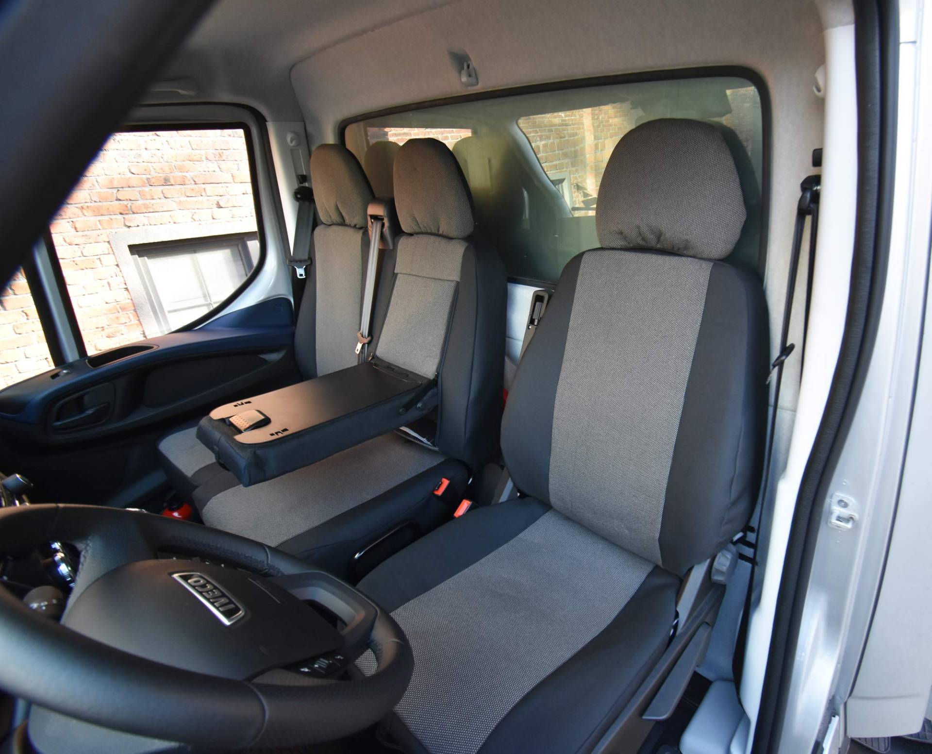 Passgenaue Sitzbezüge LUX 2+1 geeignet für Iveco Daily ab 2014 ideal angepasst Schonbezüge von Z4L