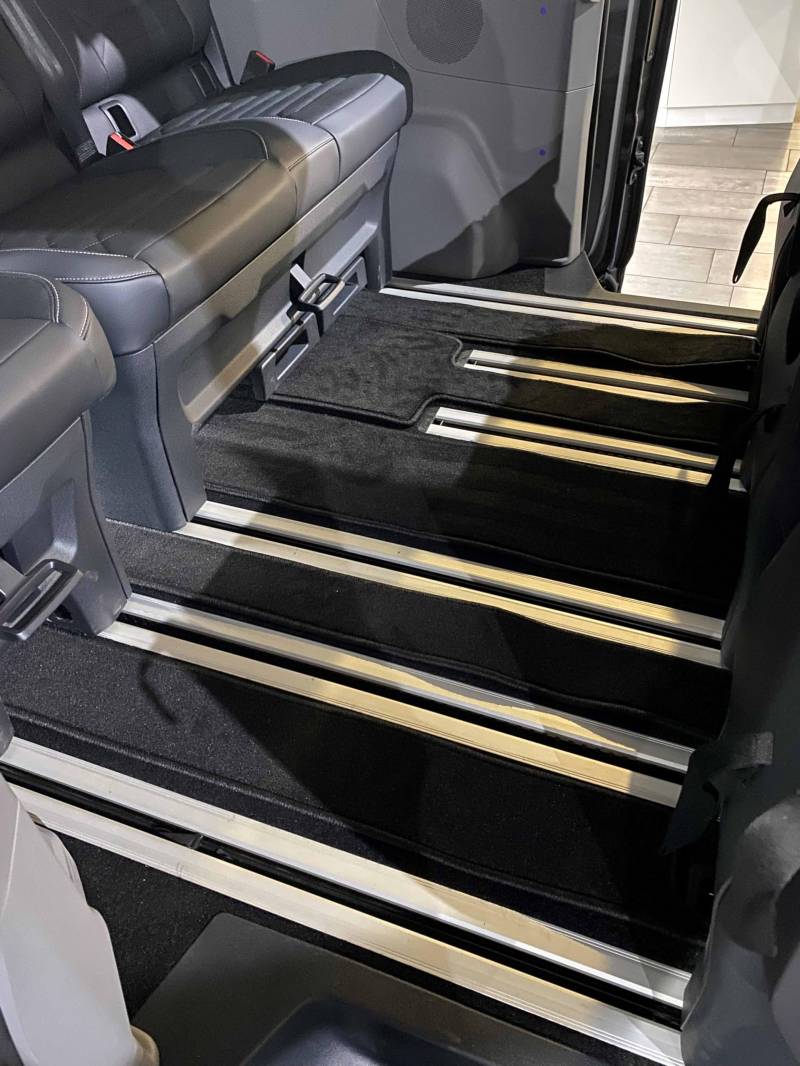 Gastraum Kofferraum Teppich Fußmatte schwarz passend für Ford Tourneo Custom Trend Titanium Active L1 (Kurz) ab 2023 von autix