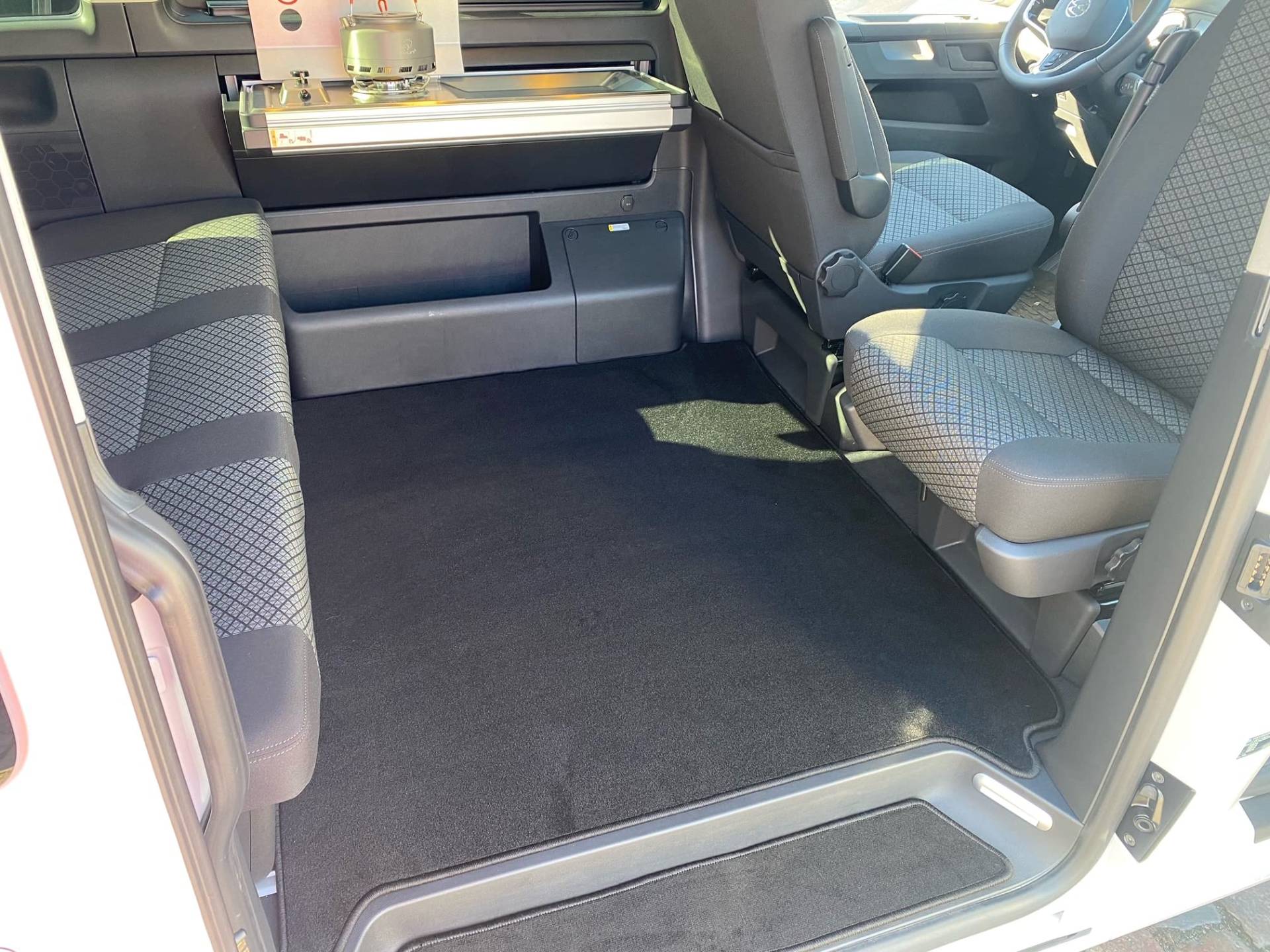 autix Gastraum Teppich Fußmatte Luxus Velour passend für VW T6 T6.1 California Beach Camper von autix