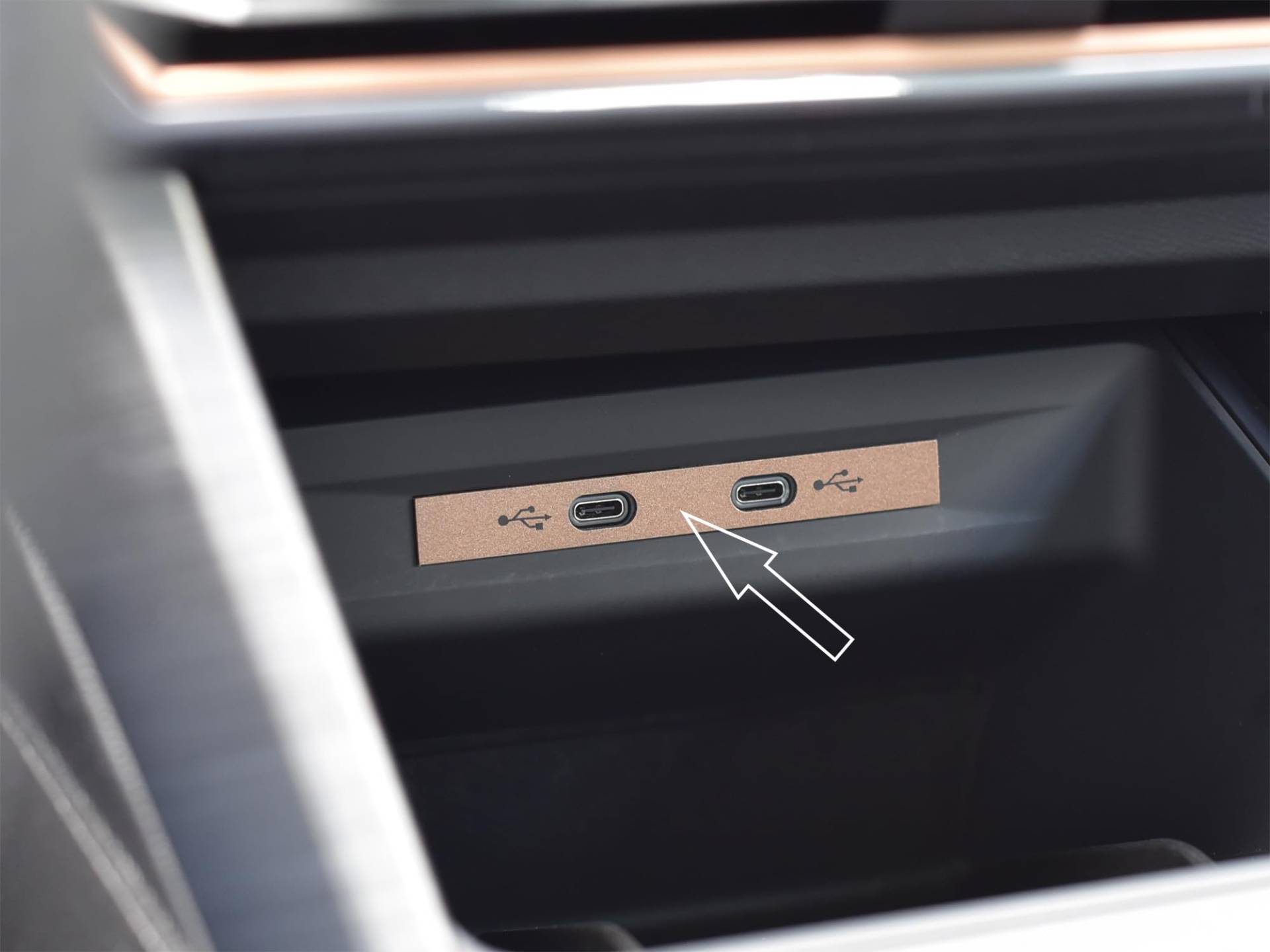 Abdeckung aus Stahl für Cupra.Leon/Formentor | Farbe COOPER Stil - Dekoration USB-Slot | 1 Stück Edelstahl V1 V2 VZ1 VZ2 VZ3 VZ5 VZ Veloz Edition Leon Tuning Zubehör von autoCOVR