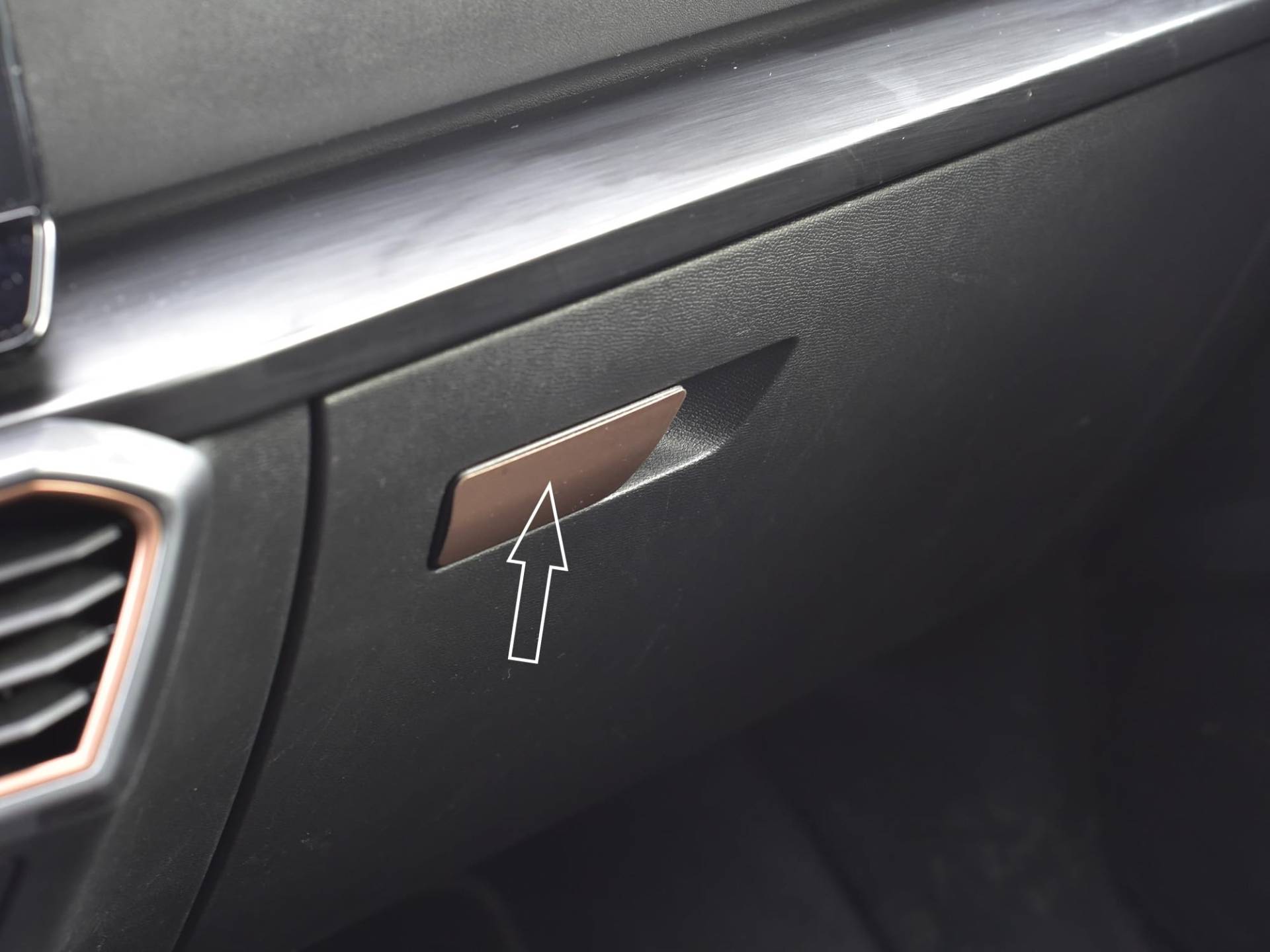 autoCOVR Abdeckung aus Stahl für Cupra.Leon/Formentor | Farbe COOPER Stil - Dekoration des Handschuhgriffs | 1 Stück Edelstahl V1 V2 VZ1 VZ2 VZ3 VZ5 VZ Veloz Edition Leon Tuning Zubehör autoCOVR Abdeckung aus Stahl für Cupra.Leon/Formentor | Farbe COOPER Stil - Dekoration des Handschuhgriffs | 1 Stück Edelstahl V1 V2 VZ1 VZ2 VZ3 VZ5 VZ Veloz Edition Leon Tuning Zubehör von autoCOVR