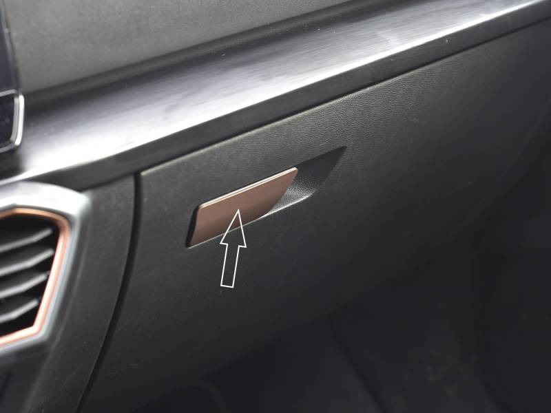 autoCOVR Abdeckung aus Stahl für Cupra.Leon/Formentor | Farbe COOPER Stil - Dekoration des Handschuhgriffs | 1 Stück Edelstahl V1 V2 VZ1 VZ2 VZ3 VZ5 VZ Veloz Edition Leon Tuning Zubehör von autoCOVR