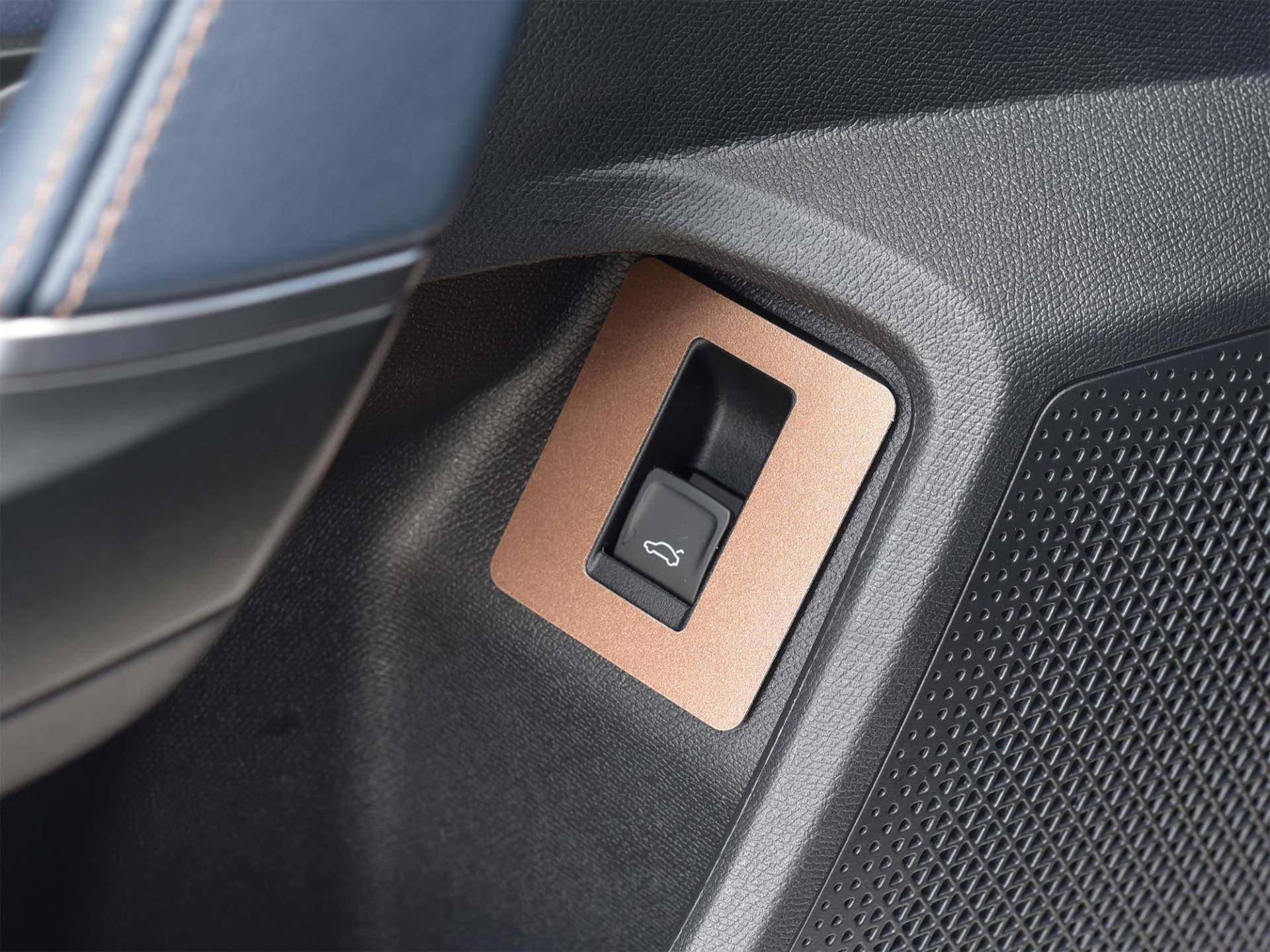 autoCOVR Abdeckung aus Stahl für Cupra.Leon/Formentor | Farbe COOPER Stil - Dekoration Knopf Kofferraumöffnung hinten | 1 Stück Edelstahl V1 V2 VZ1 VZ2 VZ3 VZ5 VZ Veloz Edition Leon Tuning Zubehör autoCOVR Abdeckung aus Stahl für Cupra.Leon/Formentor | Farbe COOPER Stil - Dekoration Knopf Kofferraumöffnung hinten | 1 Stück Edelstahl V1 V2 VZ1 VZ2 VZ3 VZ5 VZ Veloz Edition Leon Tuning Zubehör von autoCOVR