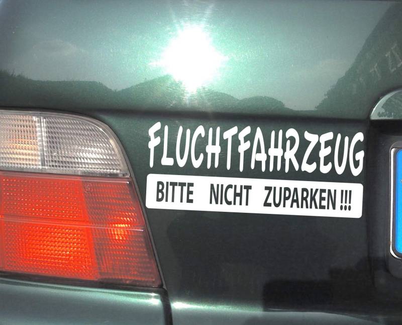 cartattoo4you® AK-00849 | FLUCHTFAHRZEUG Bitte Nicht ZUPARKEN |K-Serie| 20 x 8 cm | Farbe weiß |in 24 Farben erhältlich, Autoaufkleber Aufkleber Car Sticker Heckscheibe Spruch Tuning von cartattoo4you