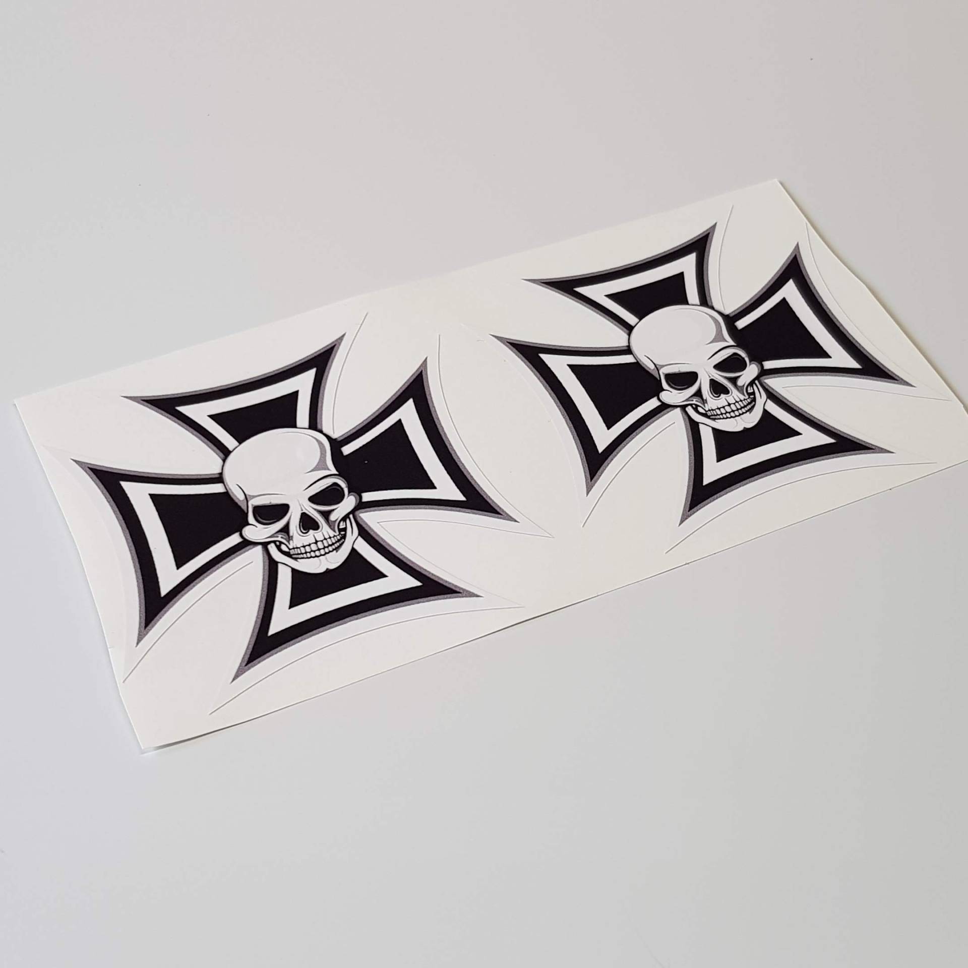folien-zentrum Eiserne Kreuz Totenkopf Scull 2 STK. 8 x 8 cm - hochwertiger Aufkleber Auto Tuning - OEM & JDM Auto Sticker - Lustige Aufkleber für Auto - Stickerbomb - Autoaufkleber - Made in Germany folien-zentrum Eiserne Kreuz Totenkopf Scull 2 STK. 8 x 8 cm - hochwertiger Aufkleber Auto Tuning - OEM & JDM Auto Sticker - Lustige Aufkleber für Auto - Stickerbomb - Autoaufkleber - Made in Germany von folien-zentrum