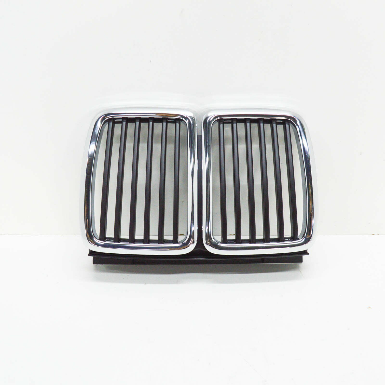 Passend für BMW 3 E30 Kühlergrill Niere 51131945877 1990 Original Passend für BMW 3 E30 Kühlergrill Niere 51131945877 1990 Original von gtvtrading