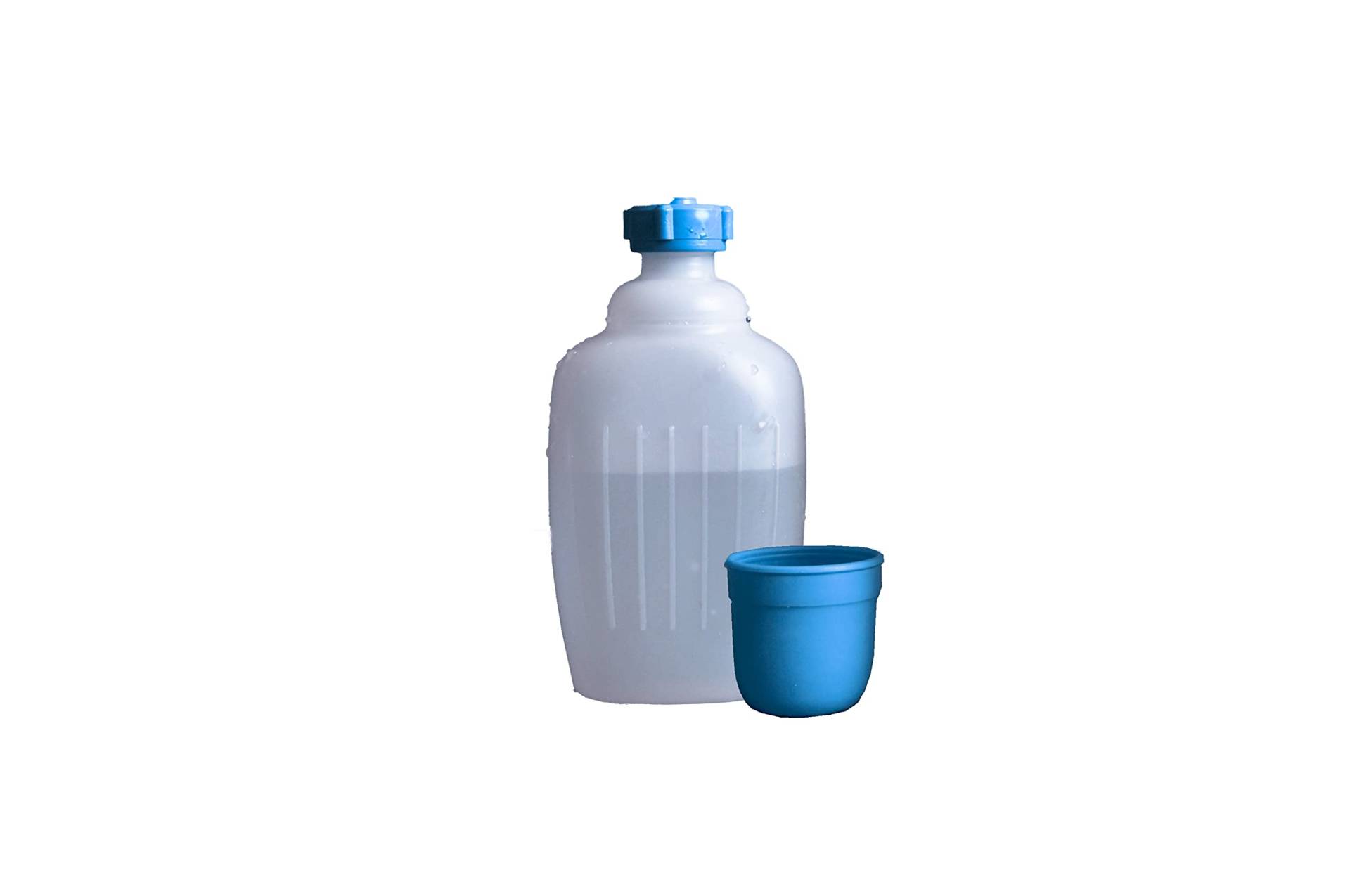 hünersdorff Campingflasche-Vorratsflasche aus HD-PE, 500ml, naturfarben, mit blauem Trinkbecher von hünersdorff