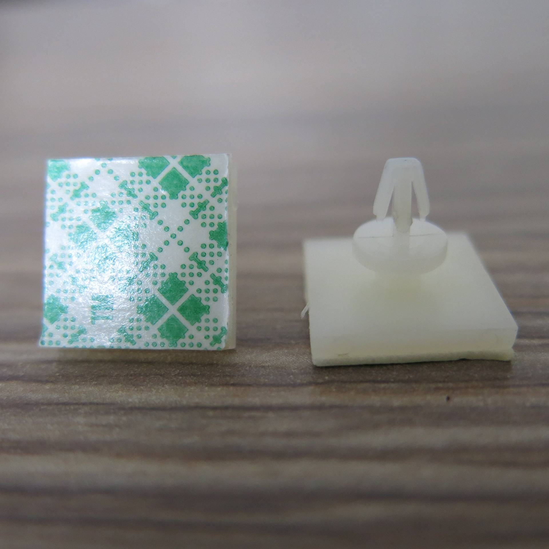 50x Nylon stick on Selbstklebender Spacer Abstandshalter Standoff for 4mm Loch durchmesser Leiterplatte Platinen ASS-5 50x Nylon stick on Selbstklebender Spacer Abstandshalter Standoff for 4mm Loch durchmesser Leiterplatte Platinen ASS-5 von jingtongda